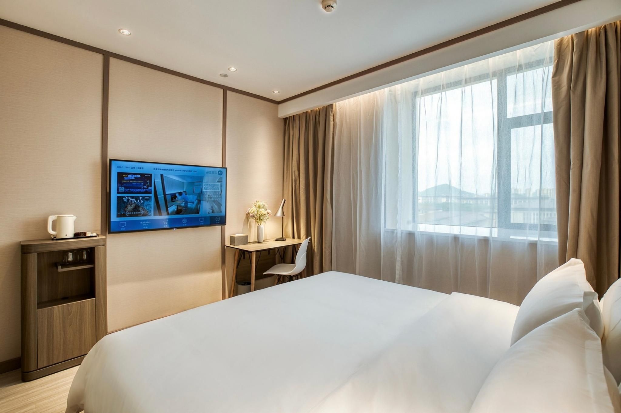 Business Queen Bed Room