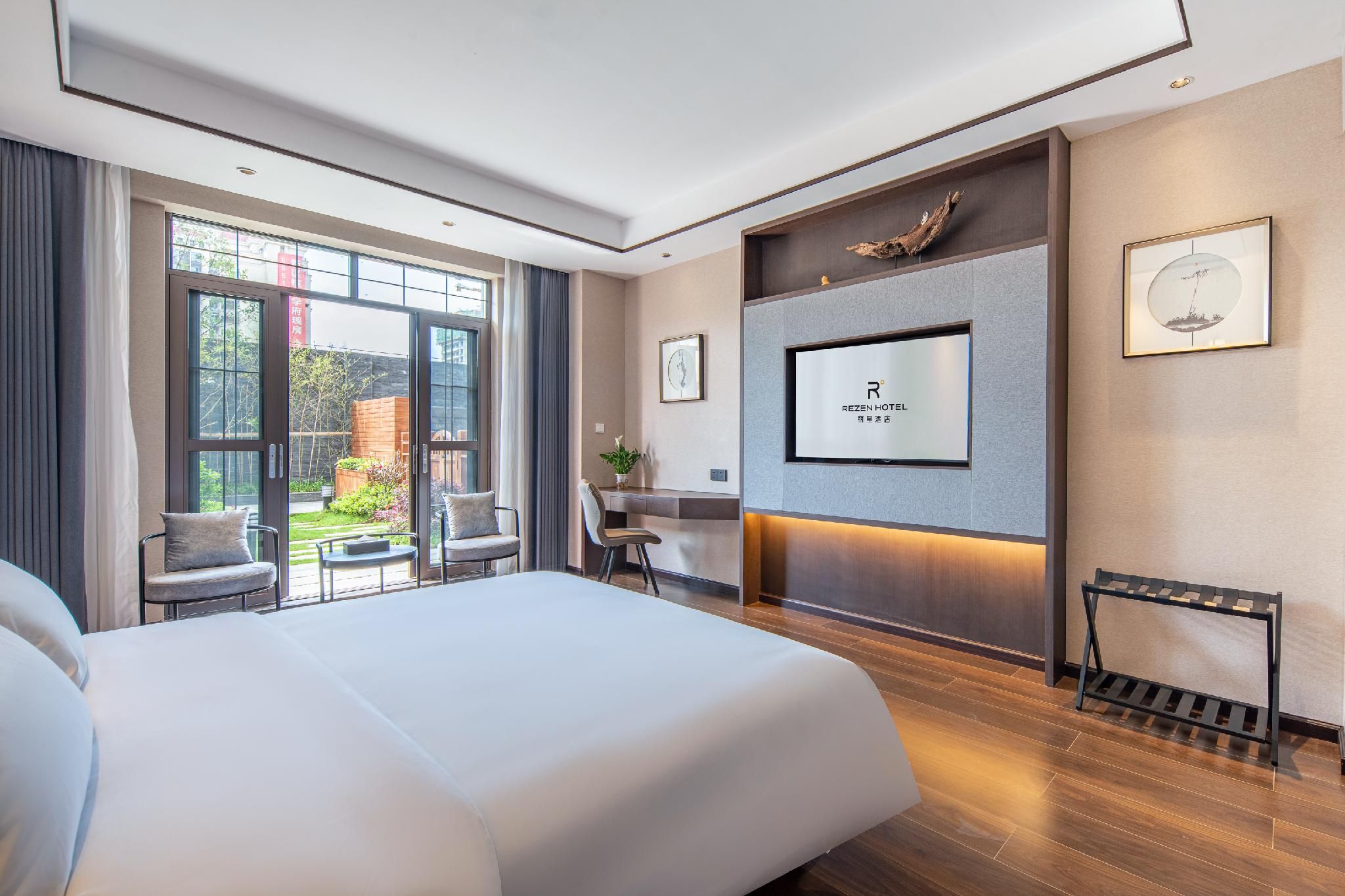 Rezen - Garden 1 Bed Room