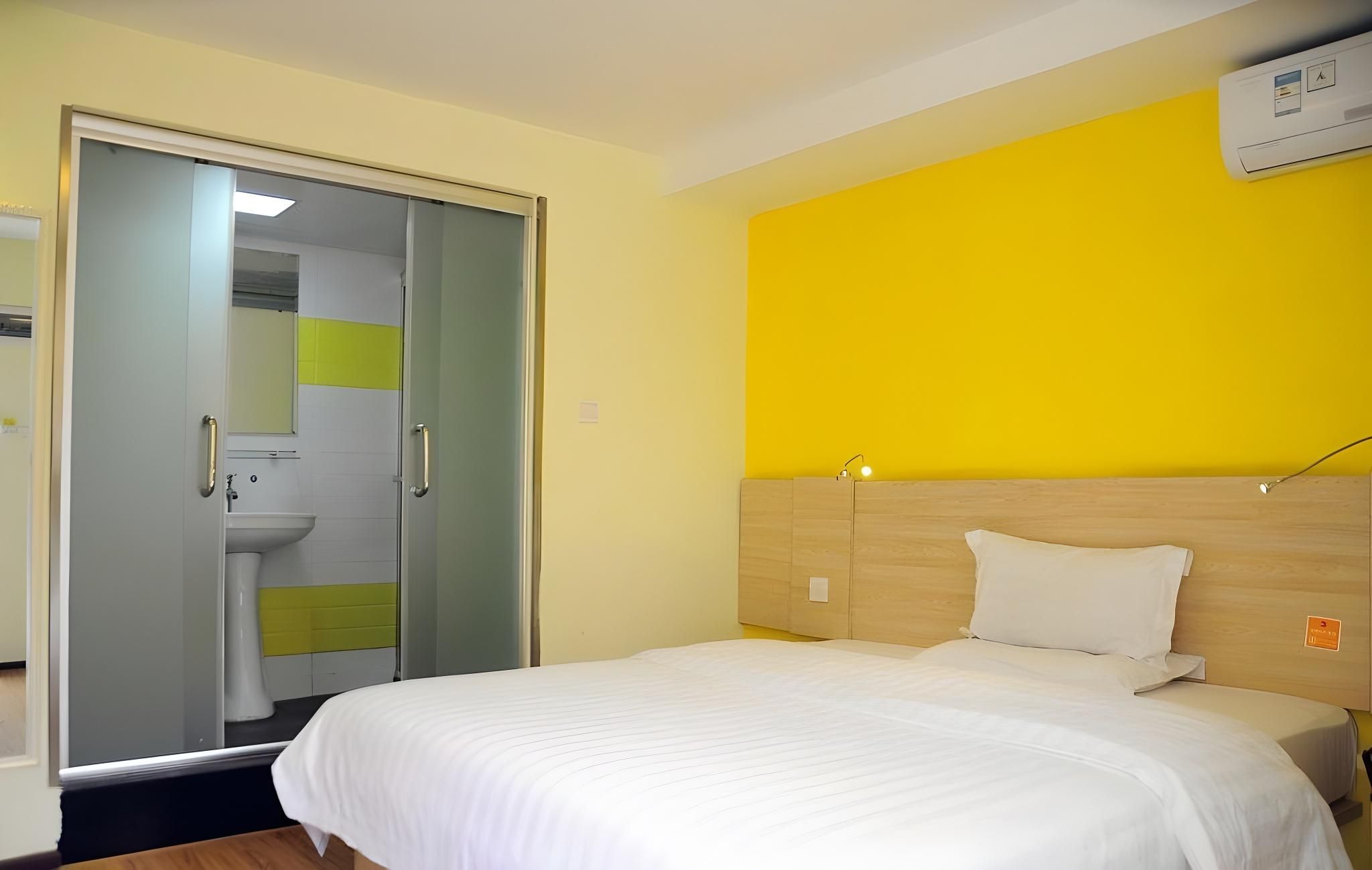 Economy Room