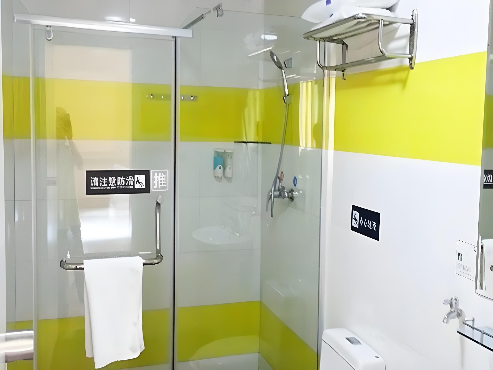Business Queen Room