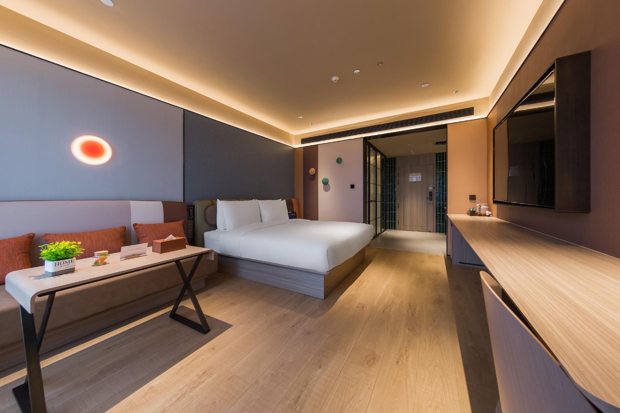 Business Queen Bed Room