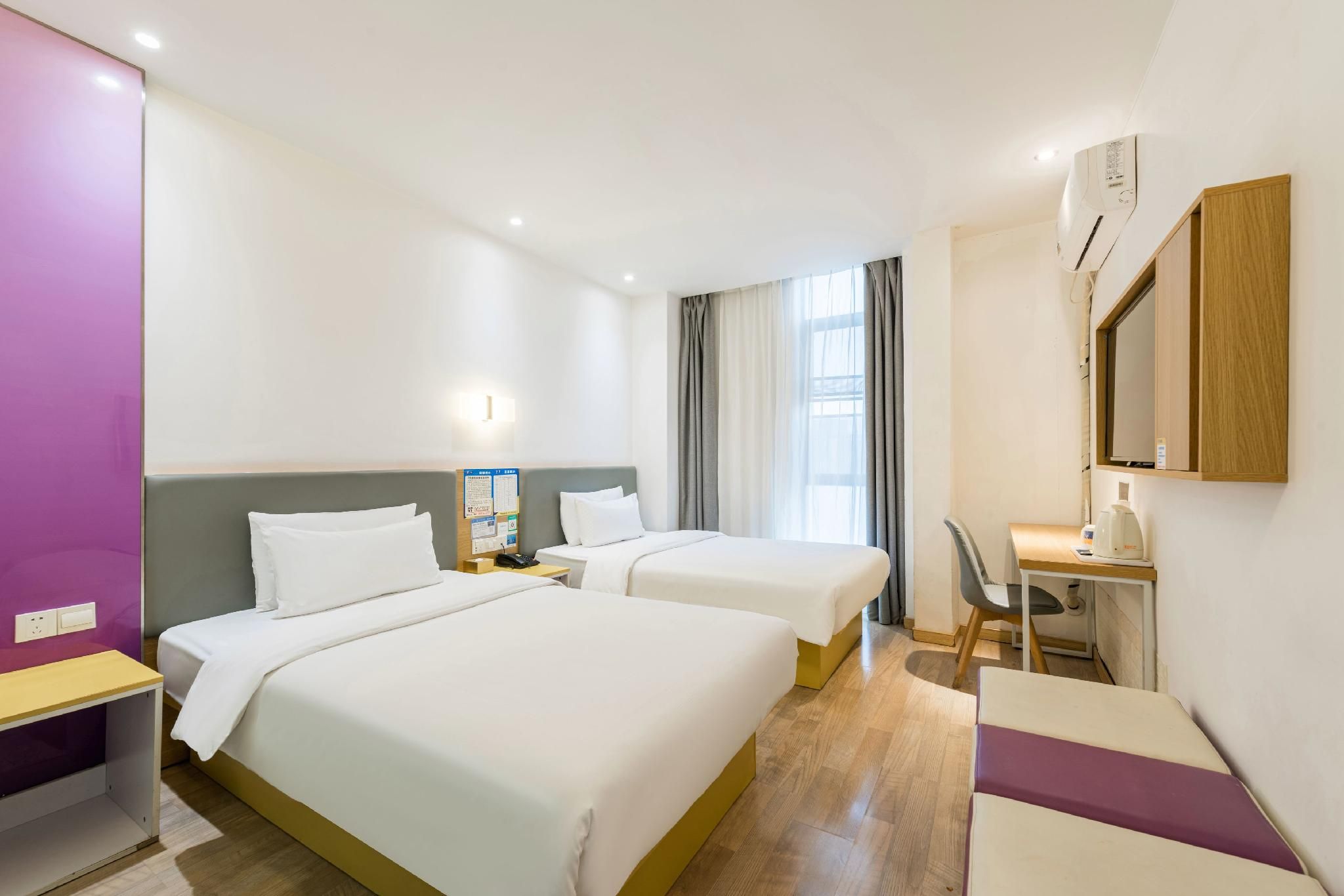 Independent twin room