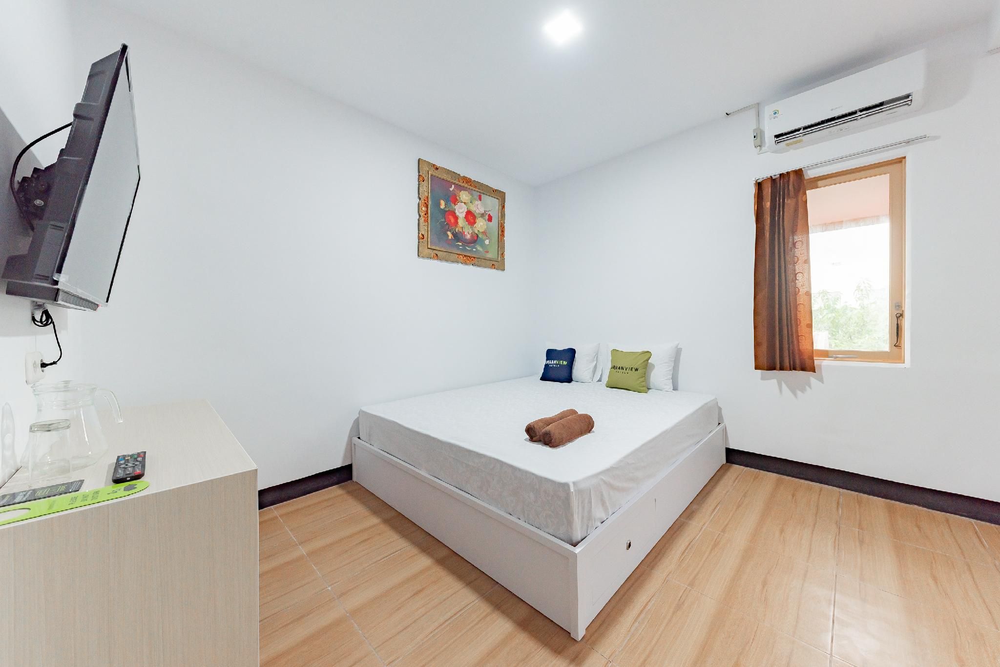 Urbanview Hotel Tropical Ketapang by RedDoorz Superior Room 2