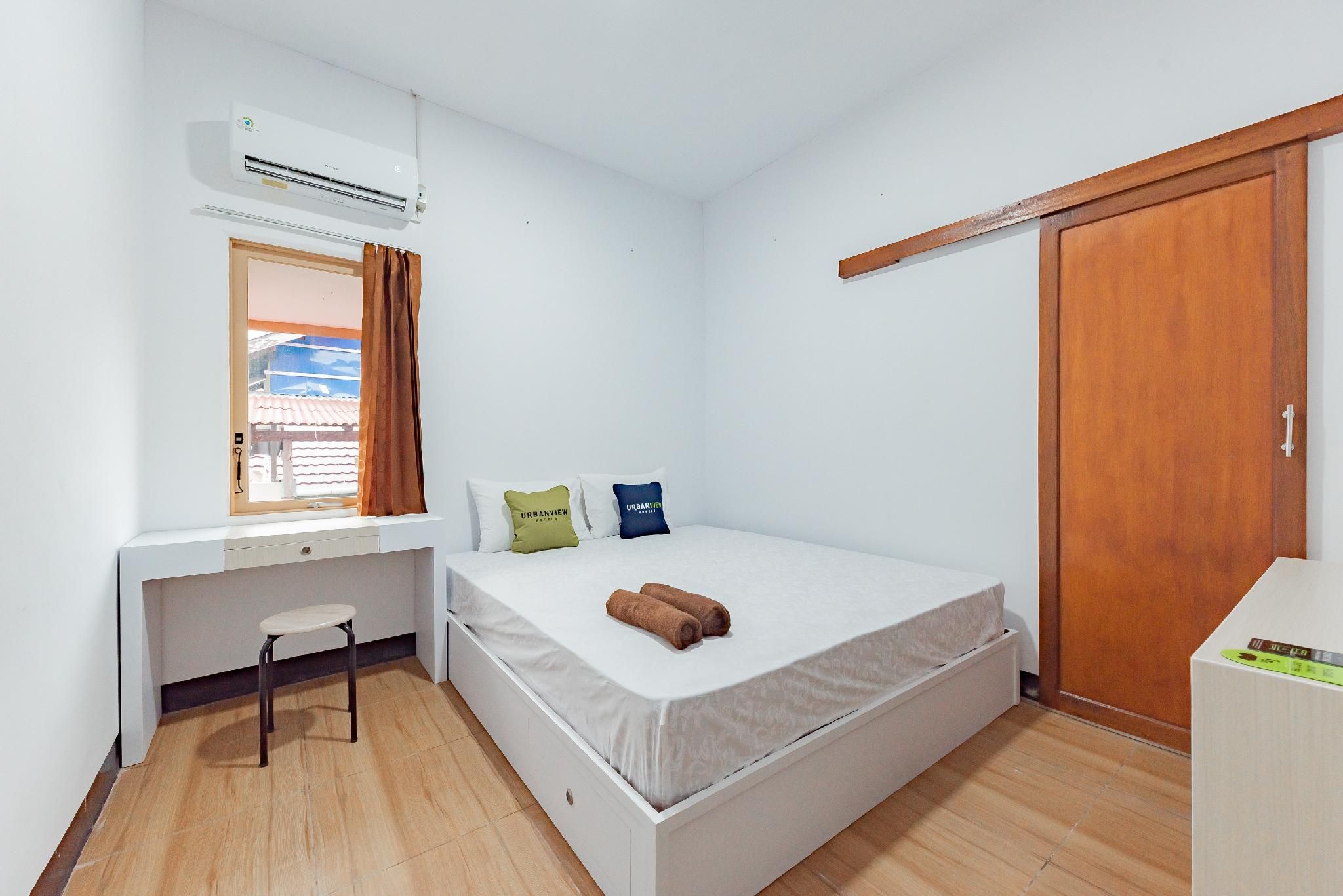 Urbanview Hotel Tropical Ketapang by RedDoorz Superior Room