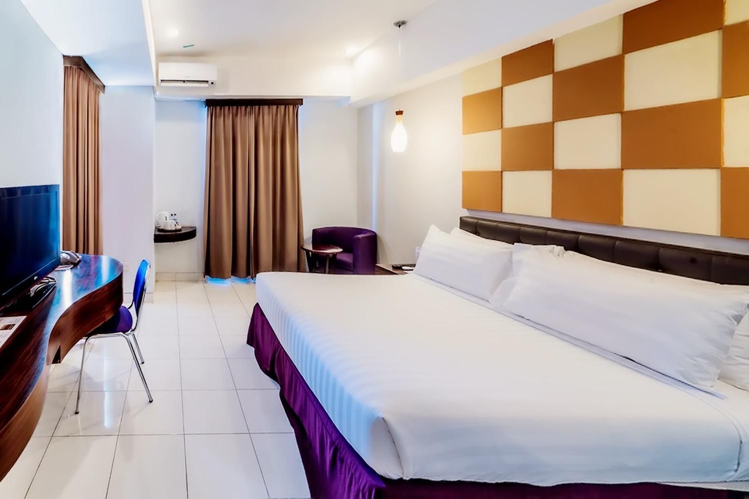 Aston Ketapang City Hotel Deluxe 2