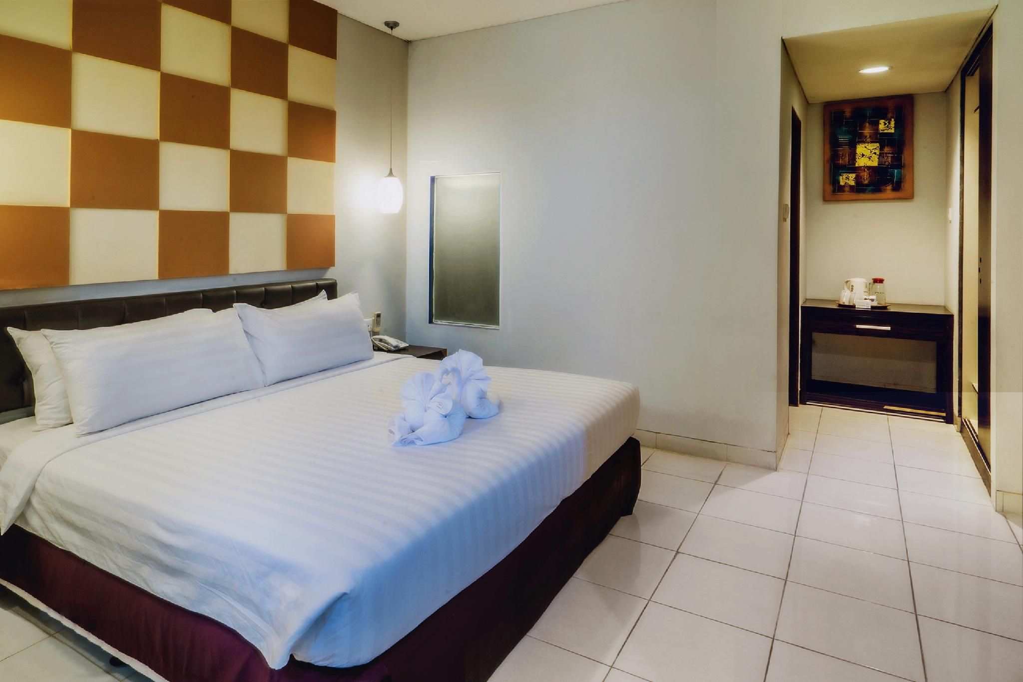 Aston Ketapang City Hotel Suite Room 2