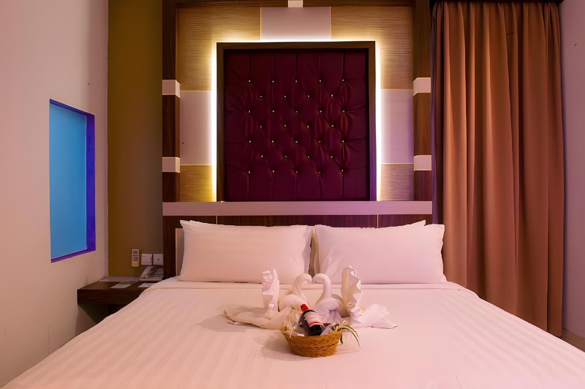 Aston Ketapang City Hotel Suite Room