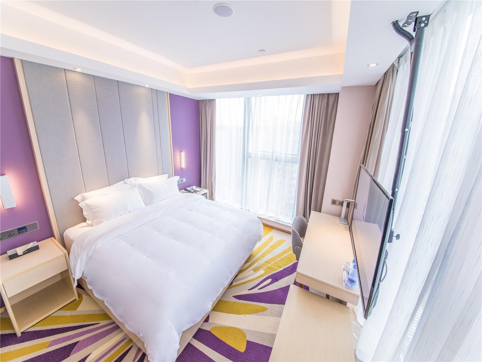 Queen Room with View