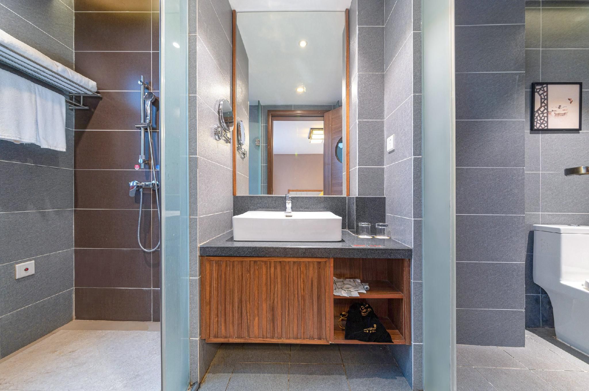 AUSOTEL Deluxe Family Twin Room