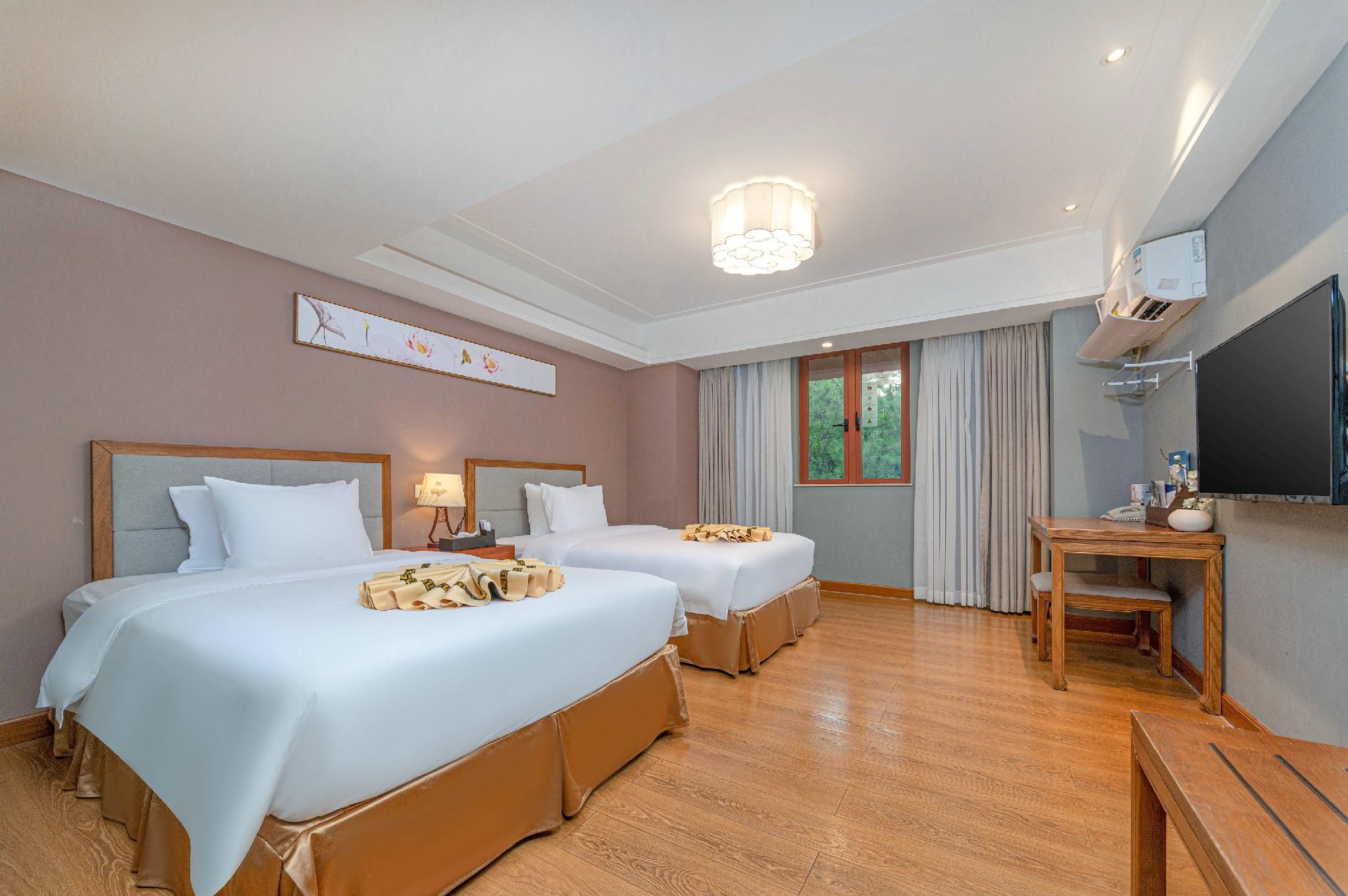 AUSOTEL Twin Room