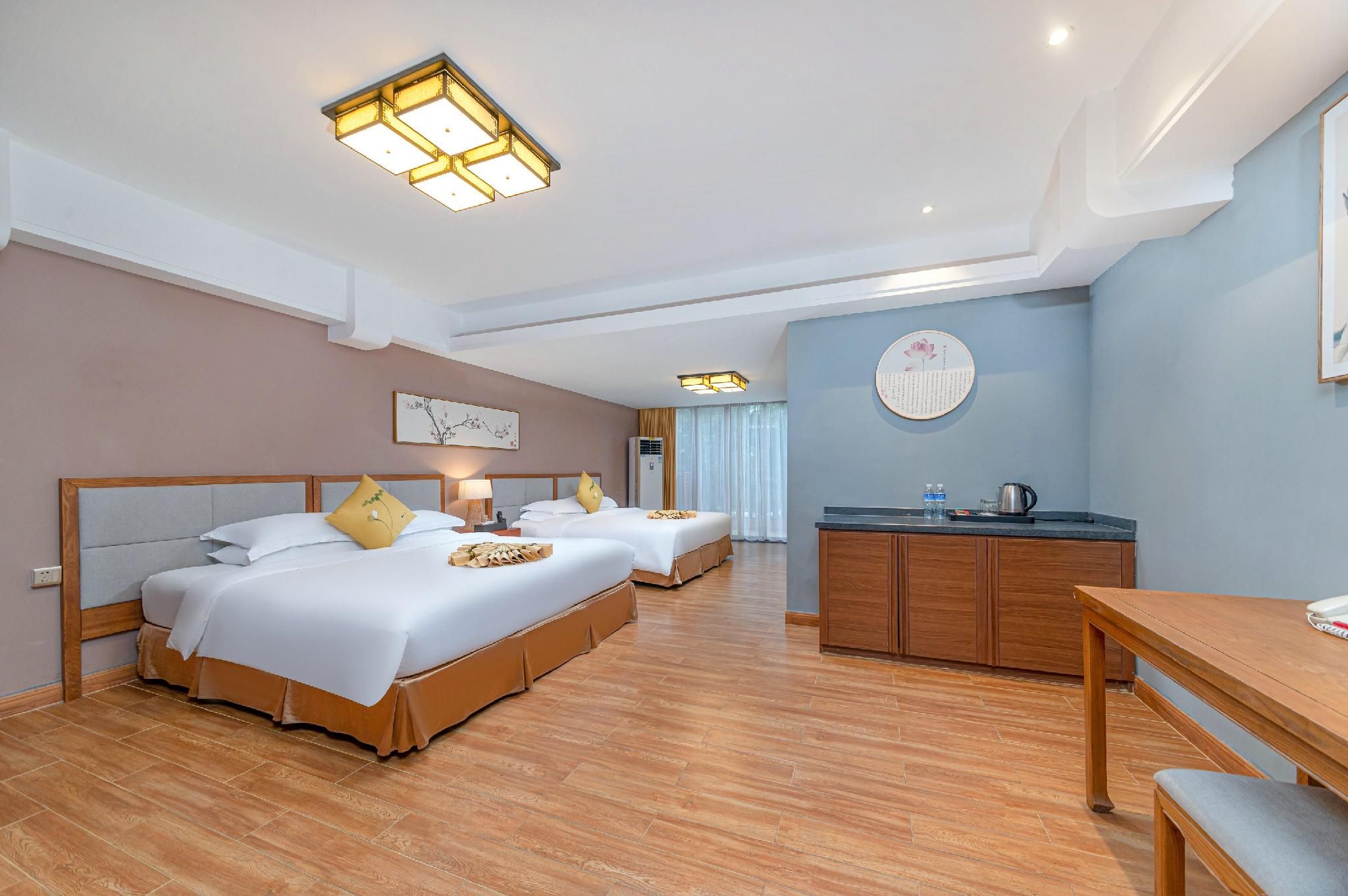 AUSOTEL Deluxe Family Twin Room