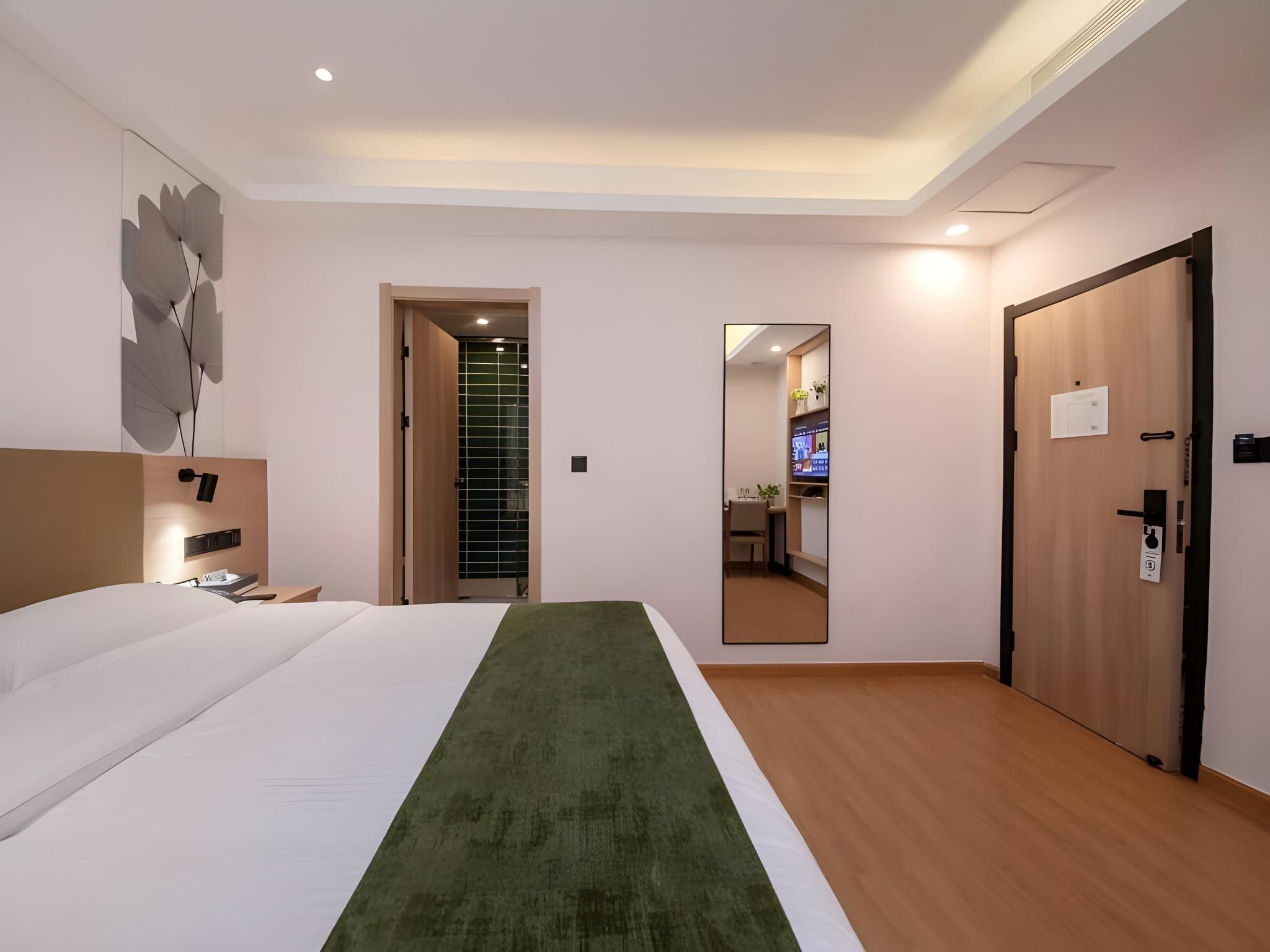 Business Queen Room