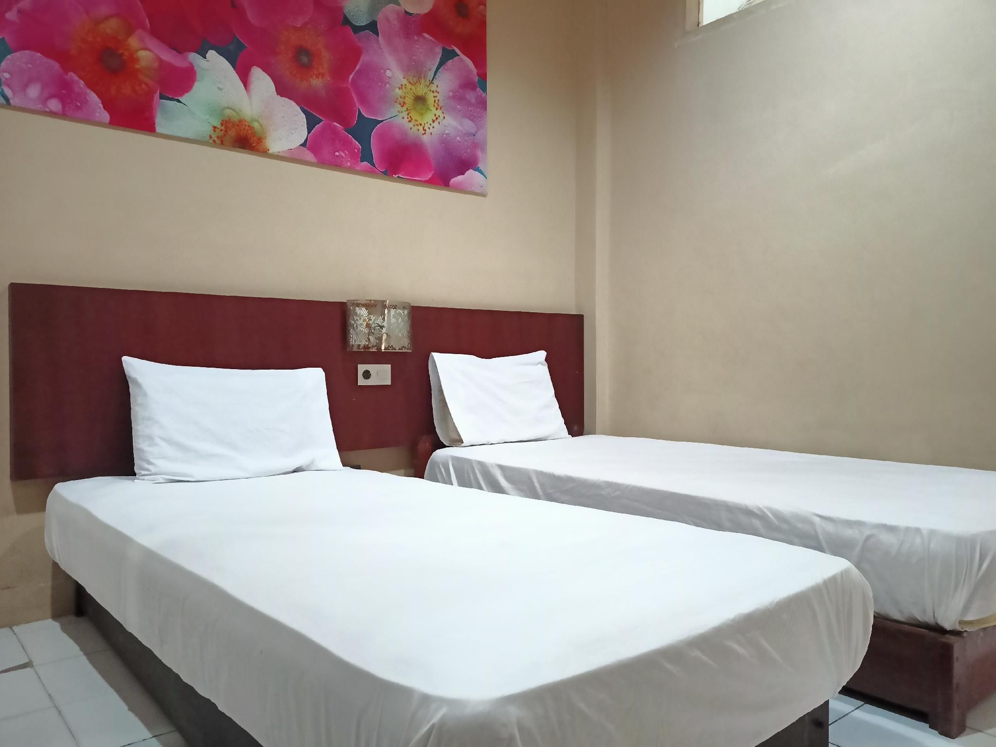 Twin Room with Private Bathroom