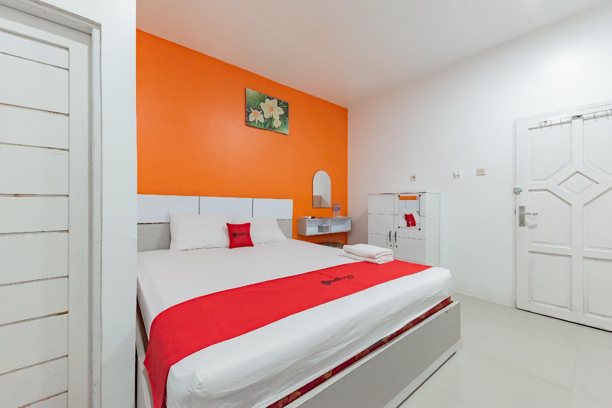 RedDoorz Syariah @ JK Residence Pahlawan Buntok RedDoorz Room