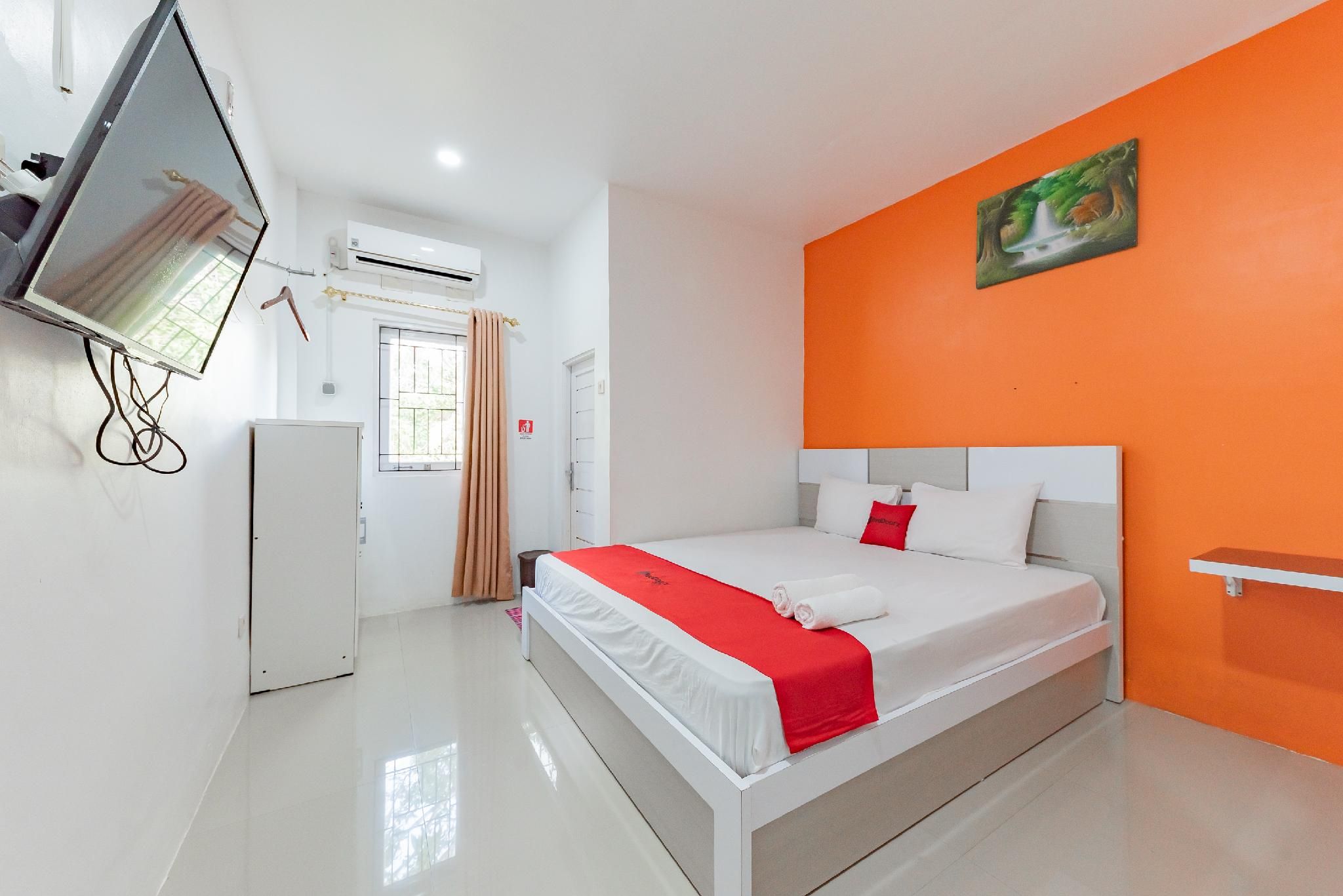 RedDoorz Syariah @ JK Residence Pahlawan Buntok Deluxe Room 2