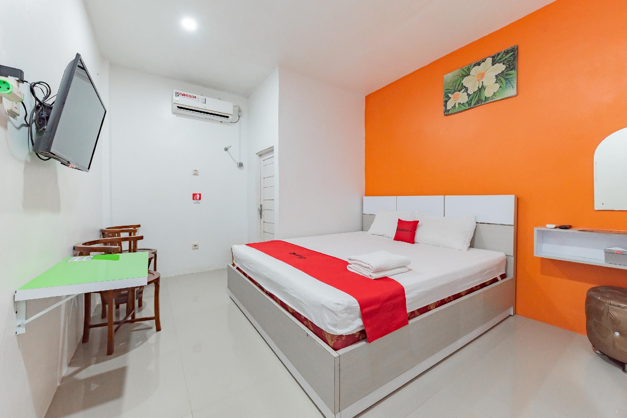 RedDoorz Syariah @ JK Residence Pahlawan Buntok Deluxe Room