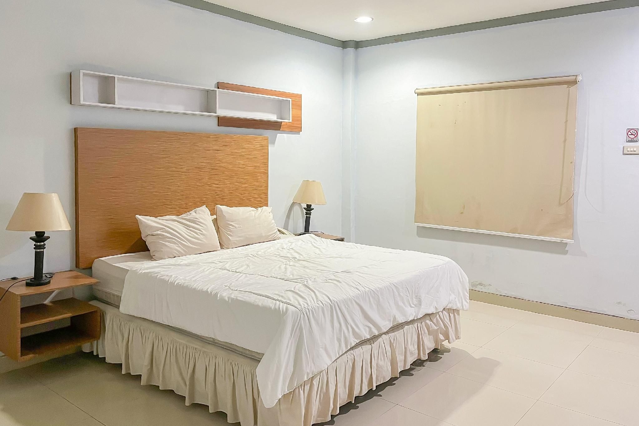 RedDoorz near Mitra Plaza Kota Banjarmasin Suite Room 2