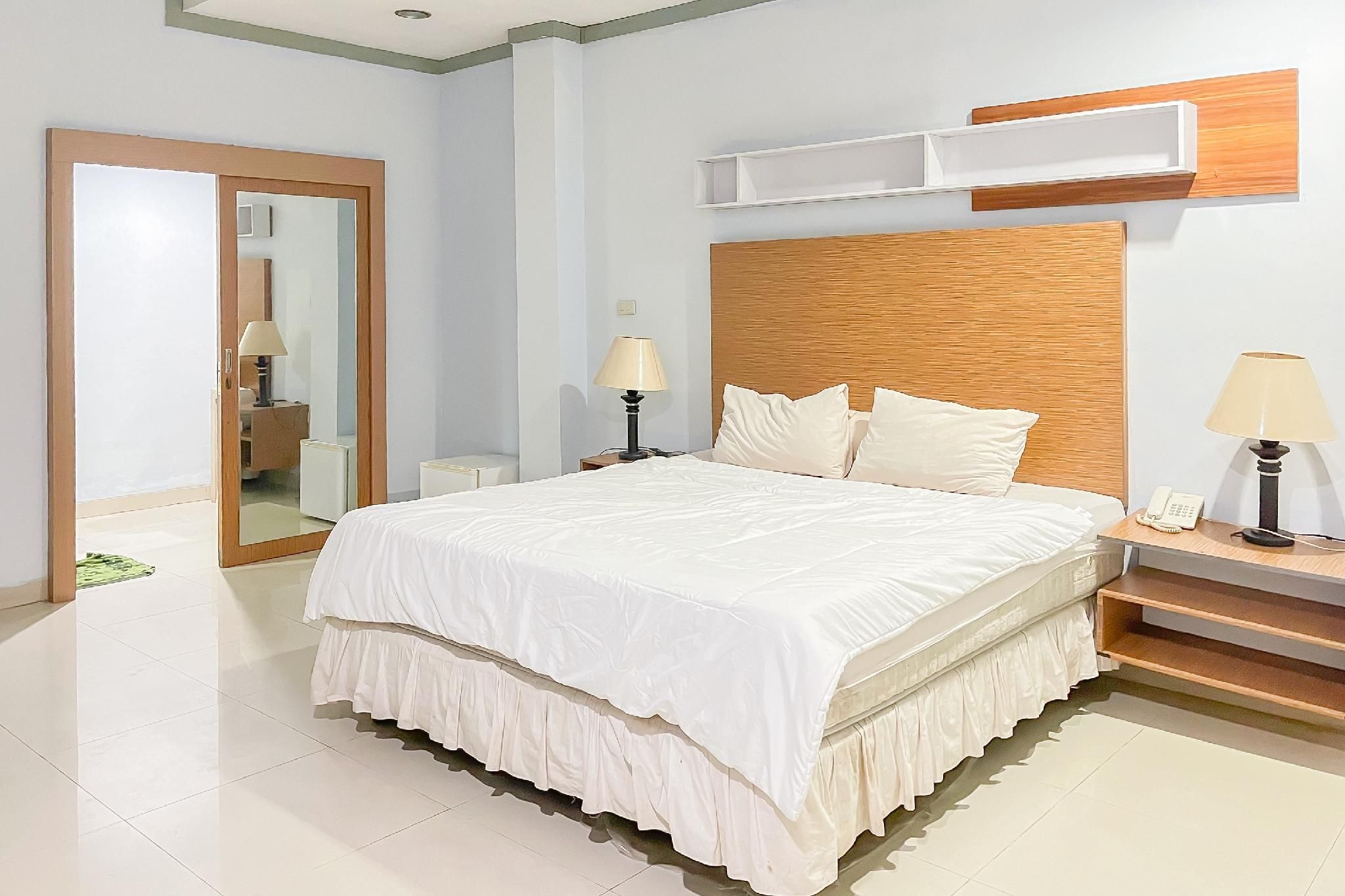 RedDoorz near Mitra Plaza Kota Banjarmasin Suite Room