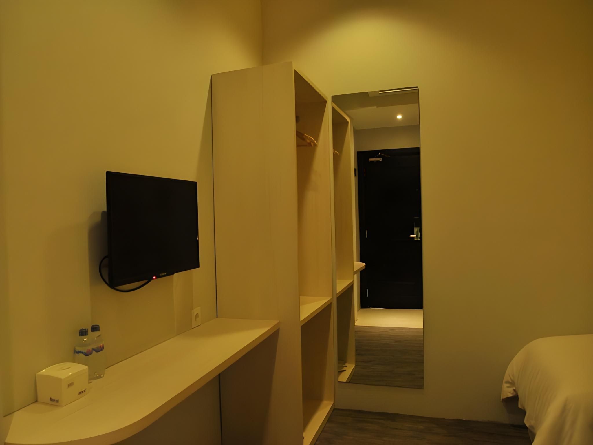 Summer Bed and Breakfast Hotel Budget Twin 2