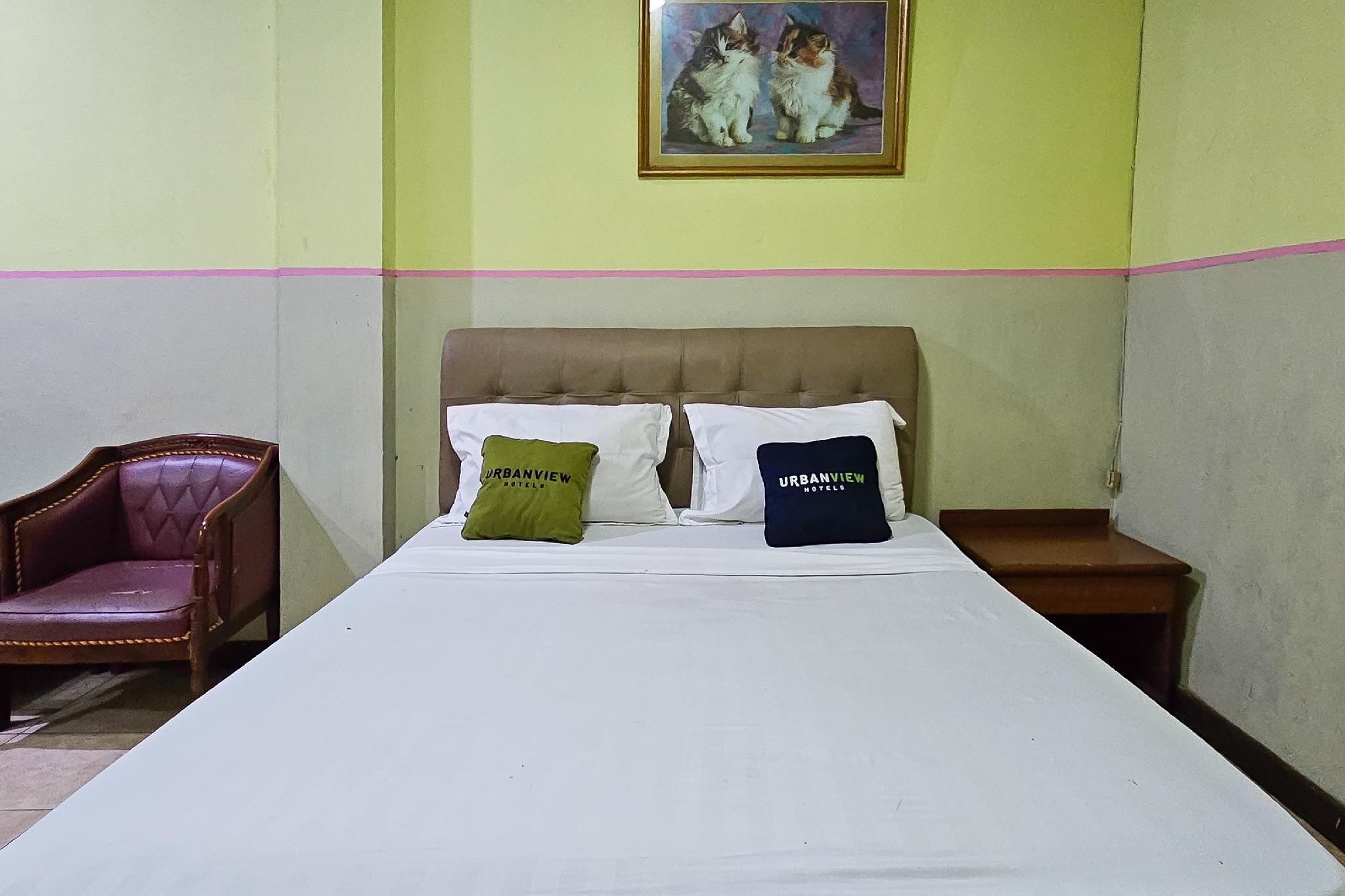 Urbanview Hotel Kharisma Banjarmasin Deluxe Room 3