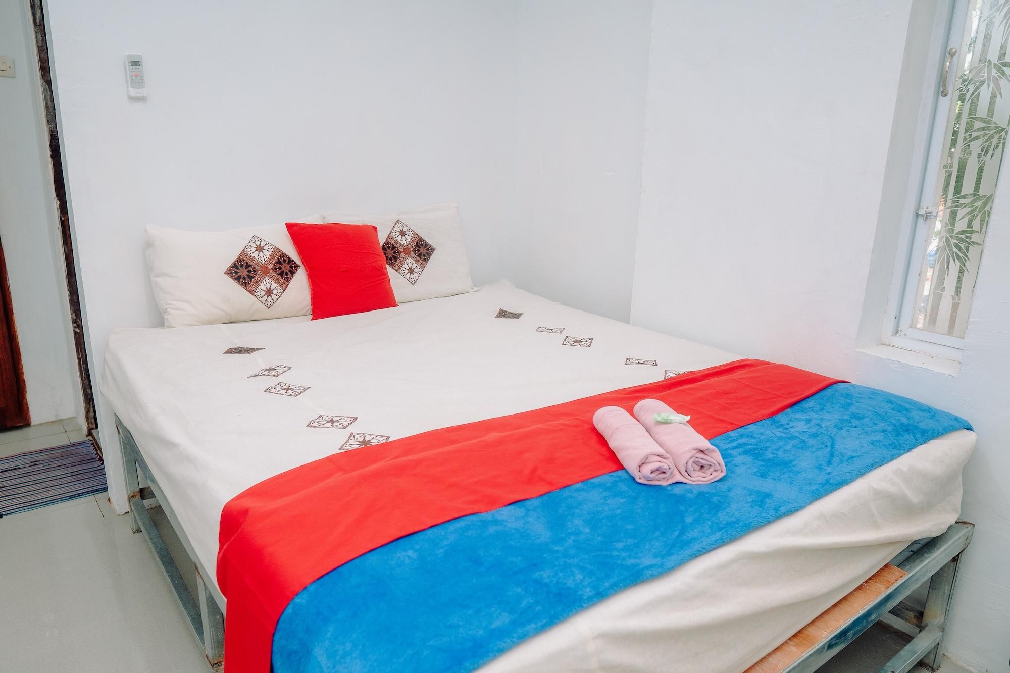Kayu Tangi Guest House Syariah Deluxe - 1 Queen Bed 3