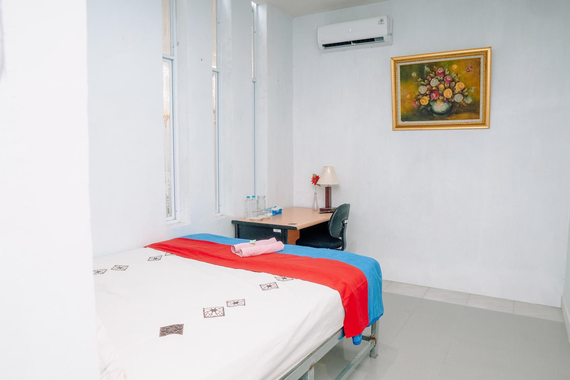 Kayu Tangi Guest House Syariah Deluxe - 1 Queen Bed