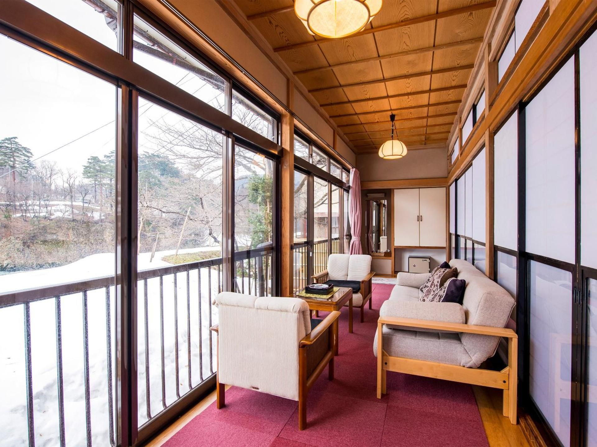 Deluxe Family Room