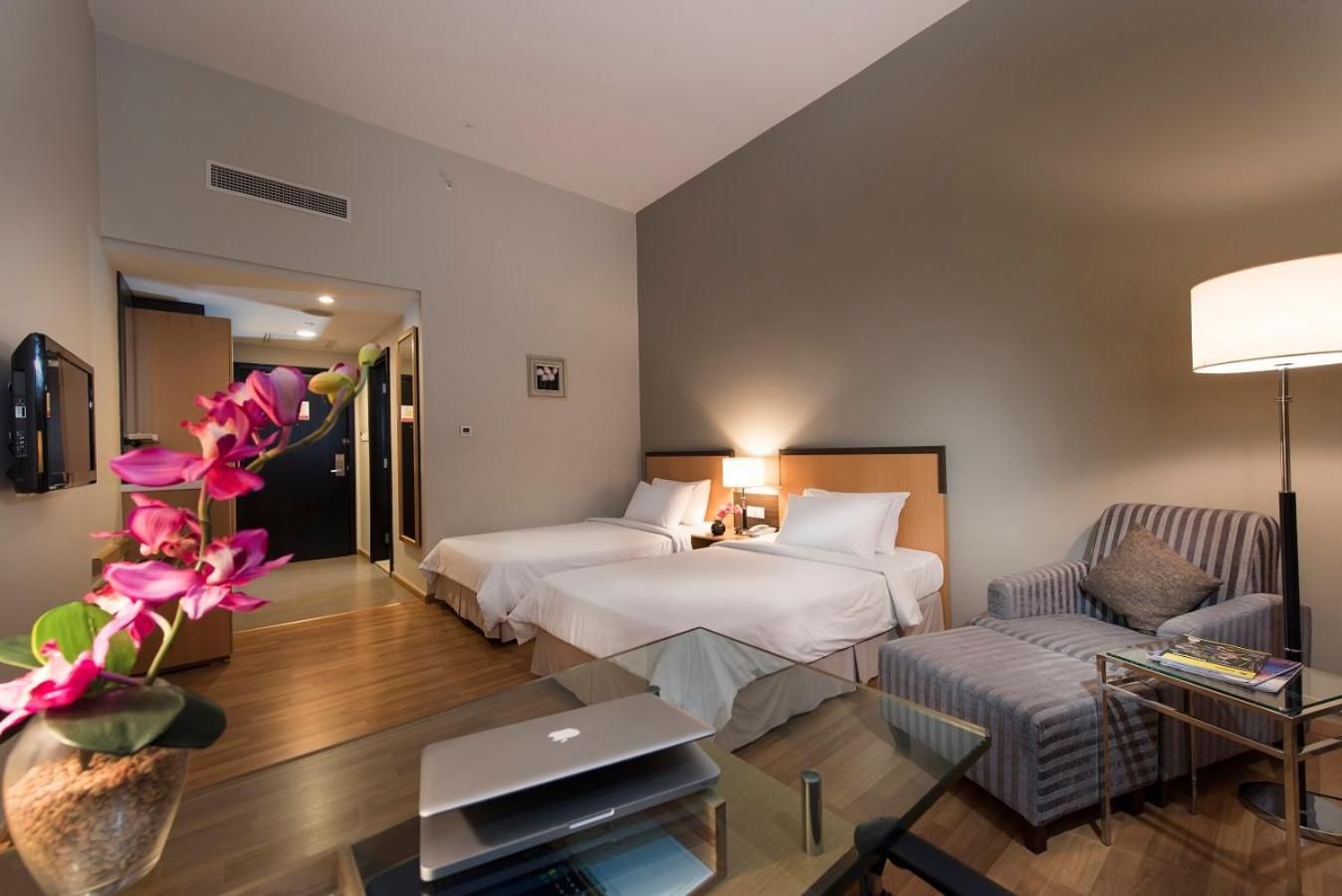 Tower B Deluxe Twin Room