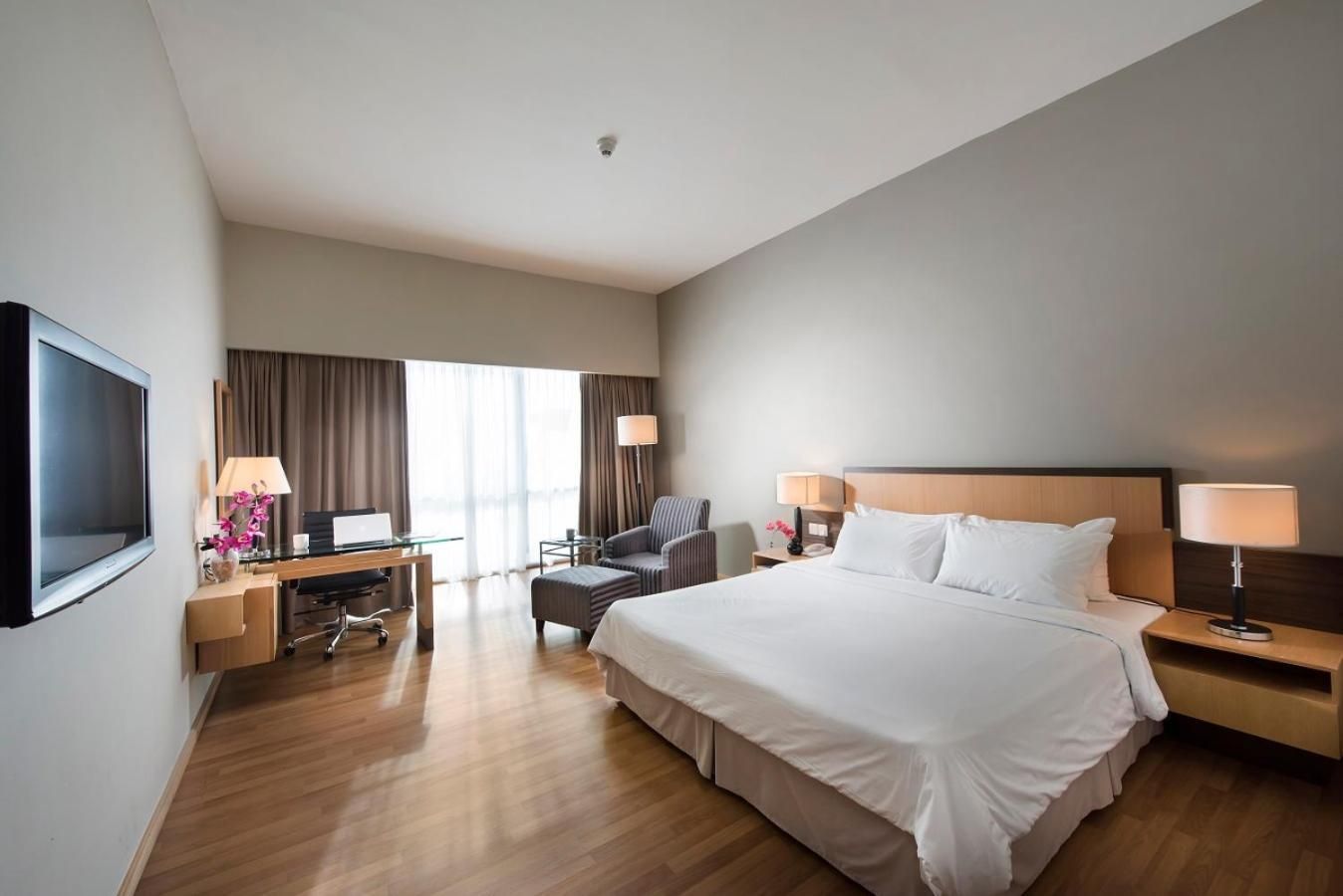 Tower B Deluxe King Room