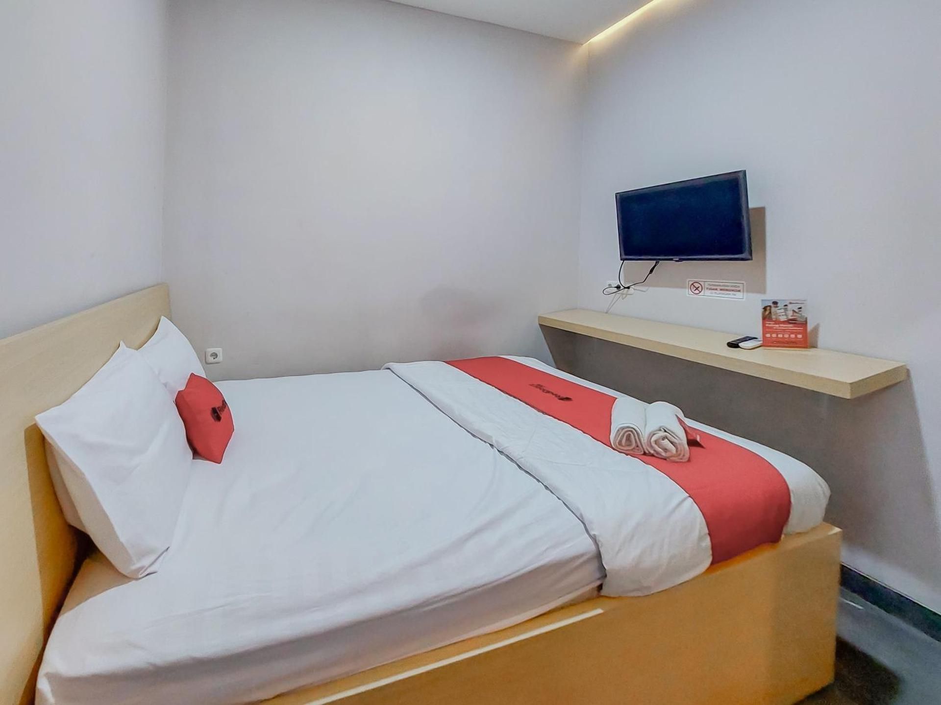 RedDoorz Room