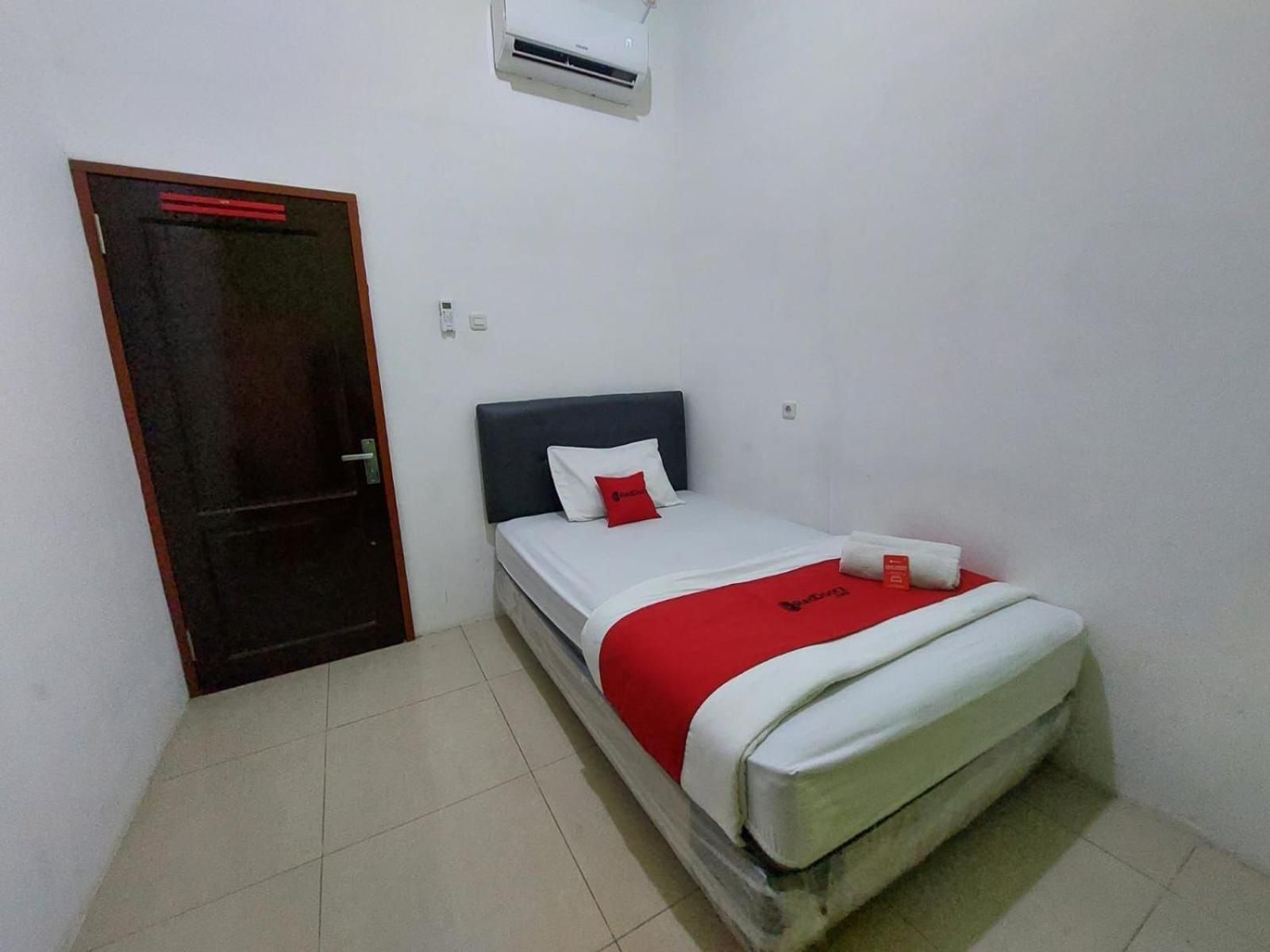 Deluxe Room (2 Adults + 1 Child)