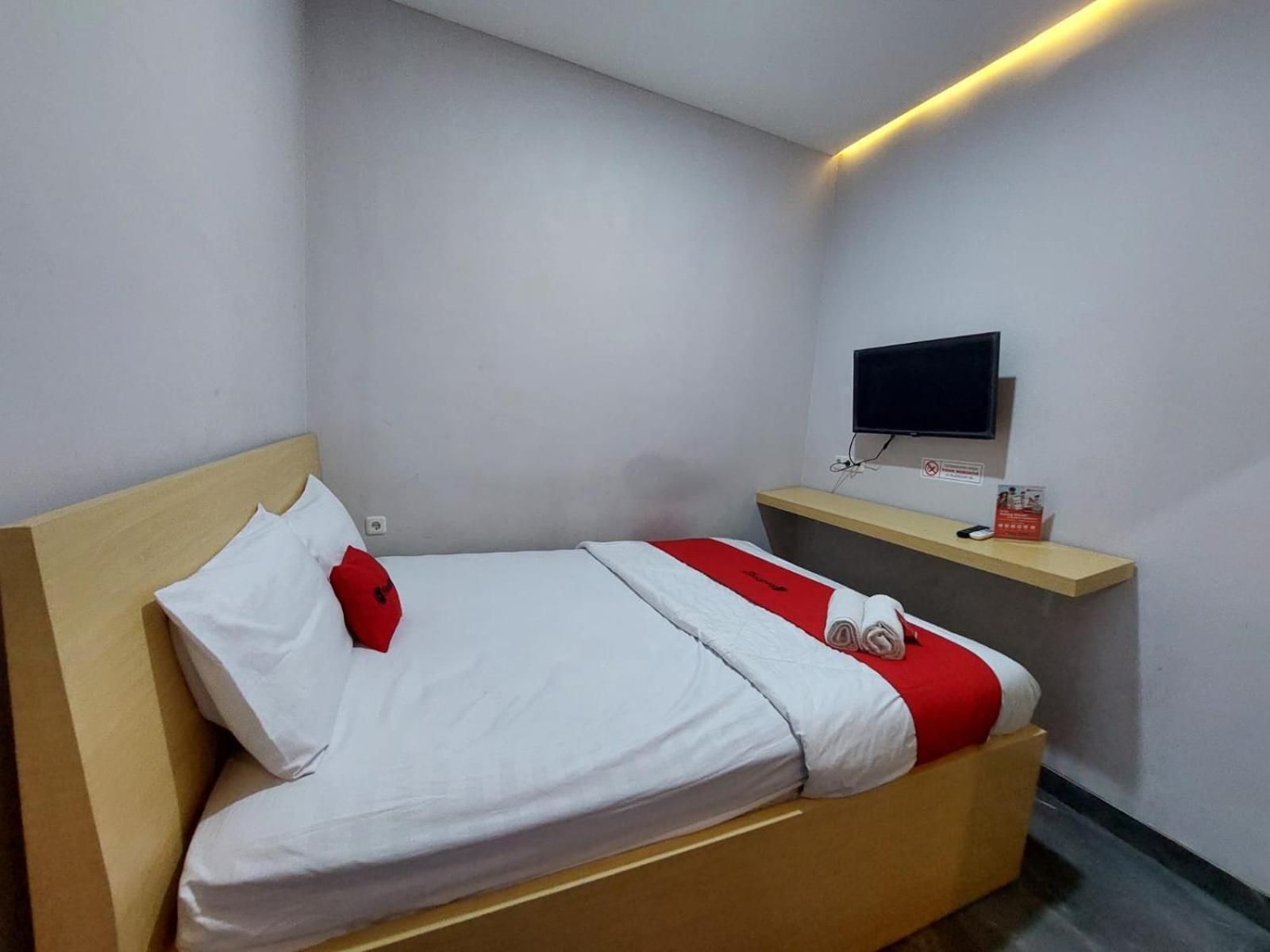 Deluxe Double Room (2 Adults + 1 Child)
