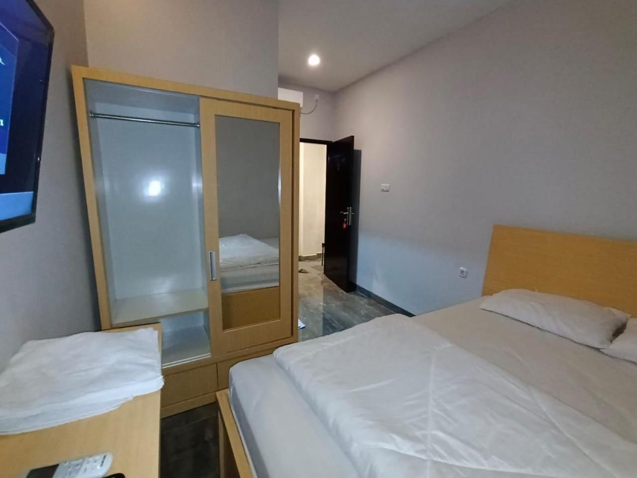 Deluxe Double Room (2 Adults + 1 Child)