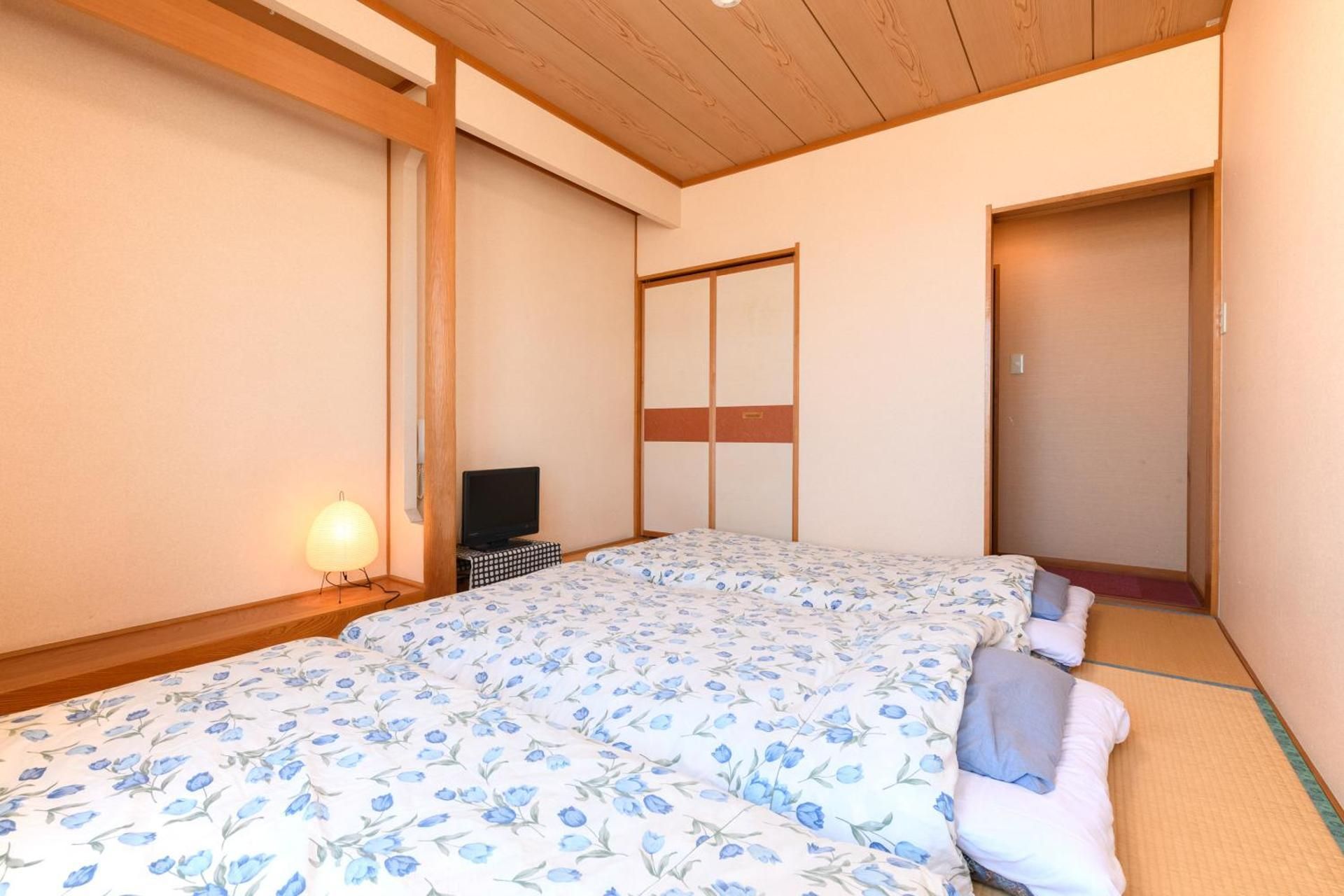 Basic Triple Room with Shared Bathroom