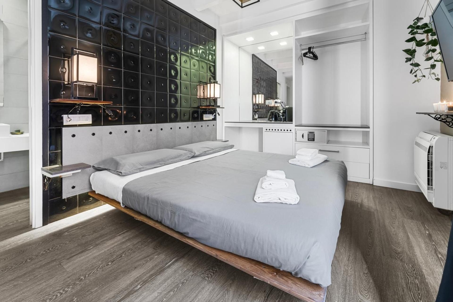 Queen Suite with Spa Bath