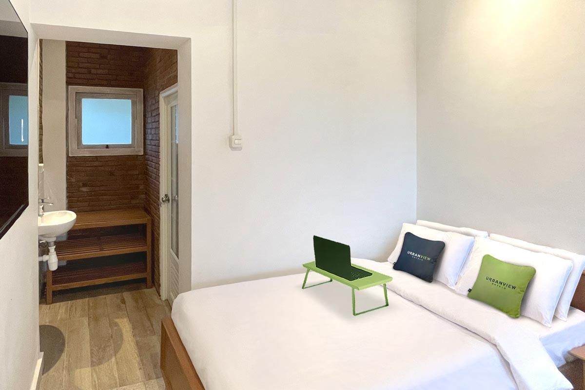 Urbanview Wisma Nirwana Tretes by RedDoorz Superior Room