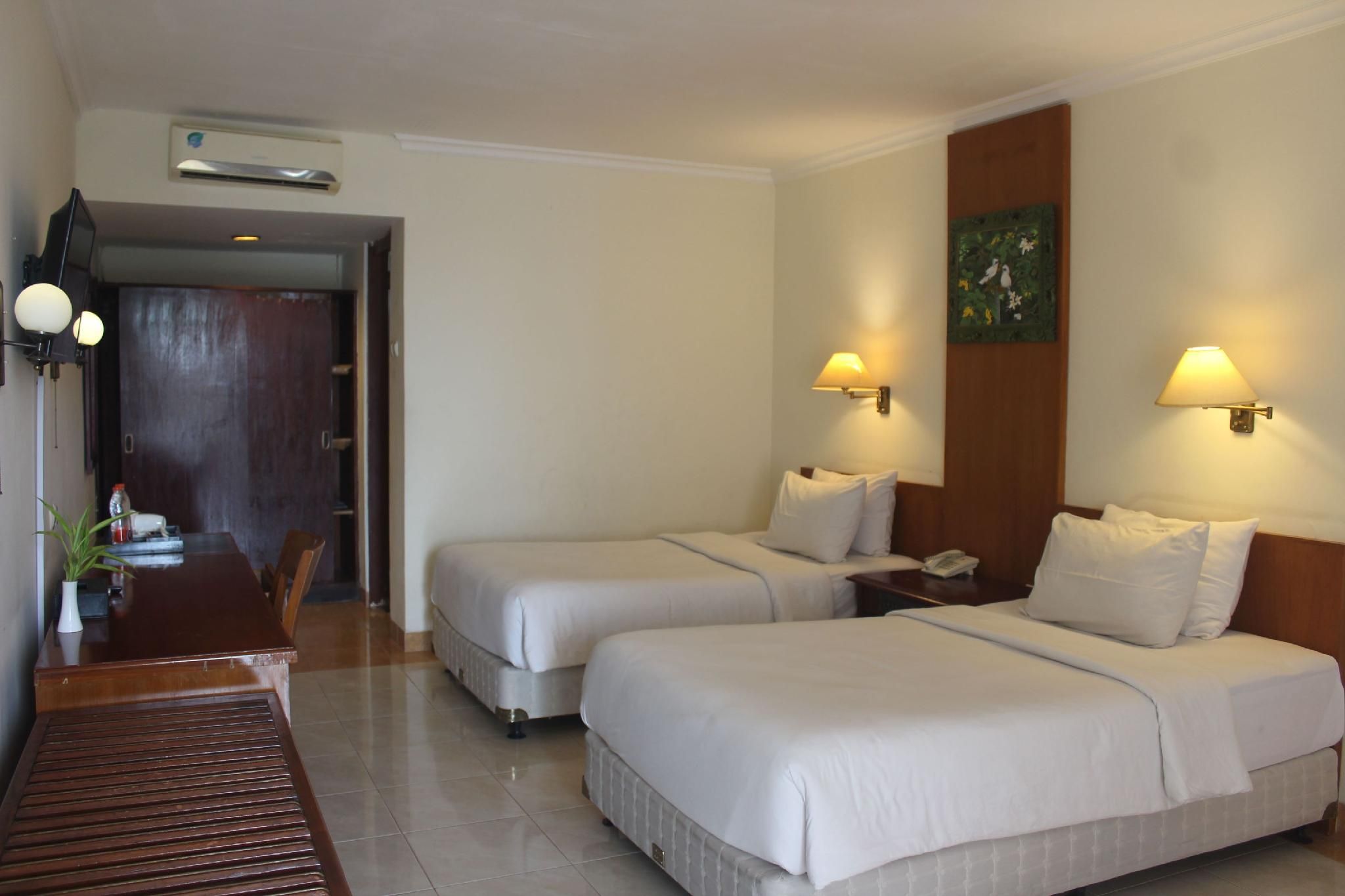 Inna Tretes Hotel Superior Room 2