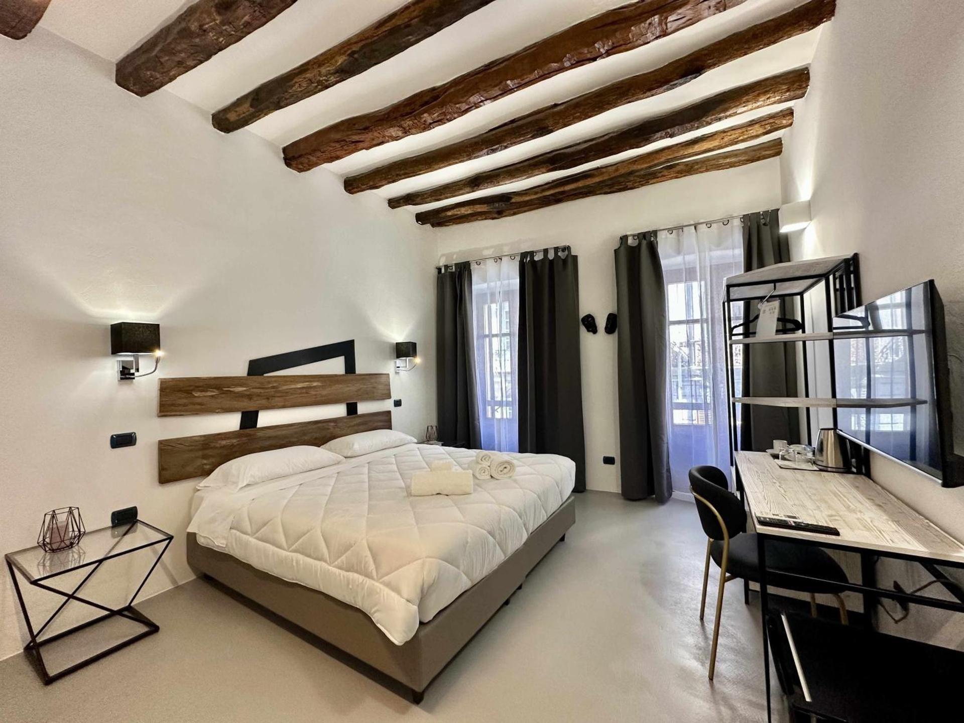 Deluxe Double or Twin Room with City View
