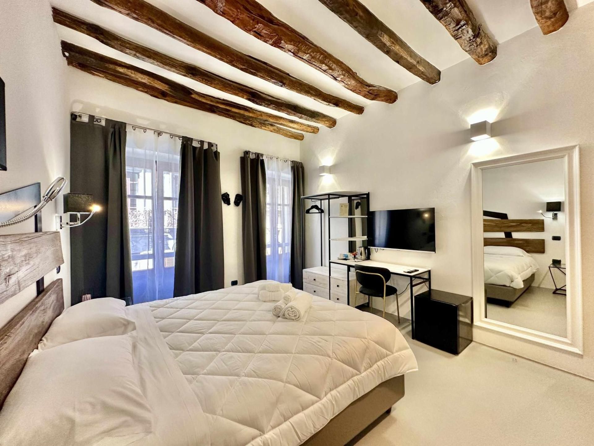 Deluxe Double or Twin Room with City View