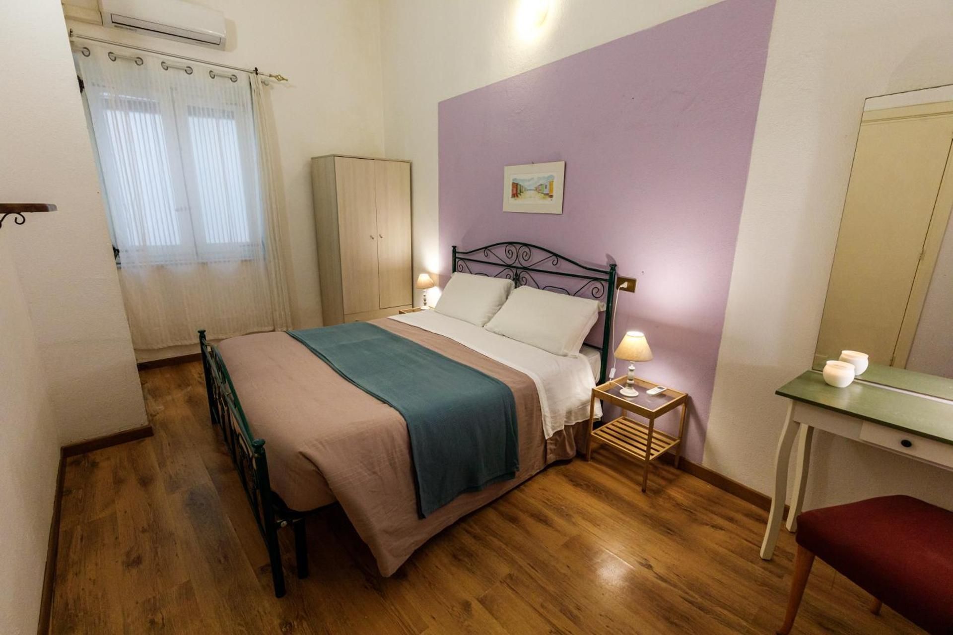 Studio Apartment with One Double Bed