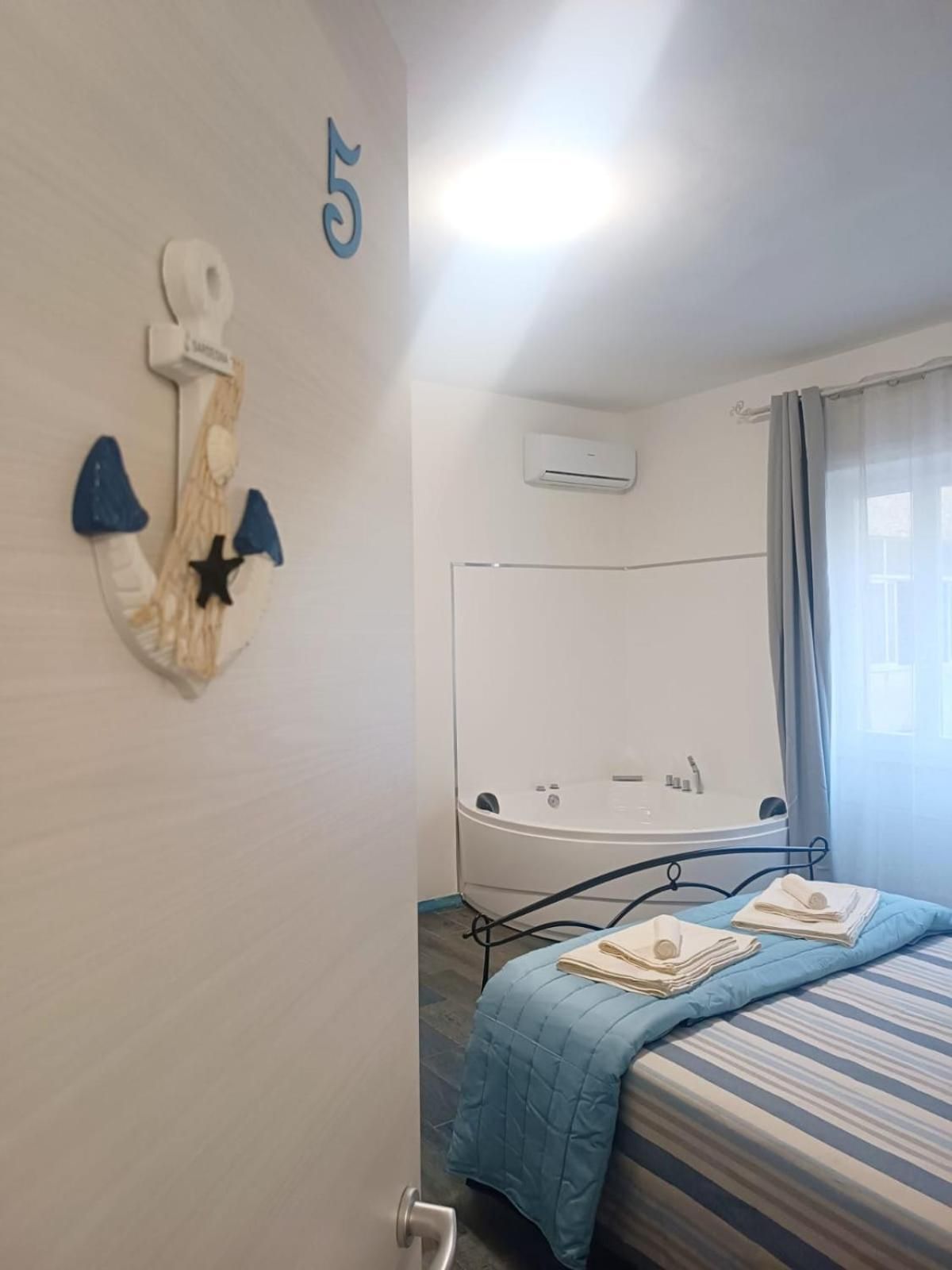 King Room with Spa Bath and Balcony