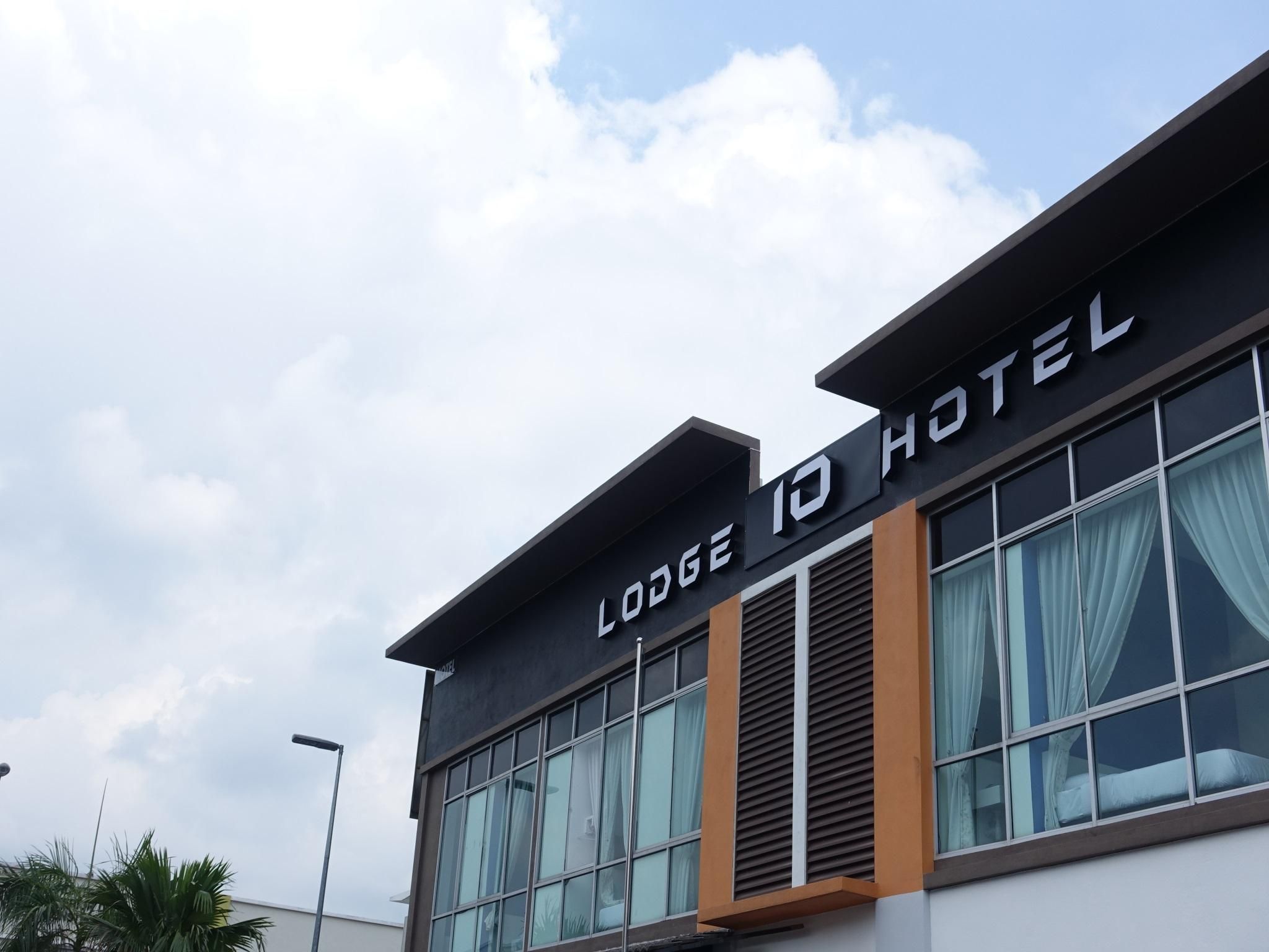 Lodge 10 Hotel