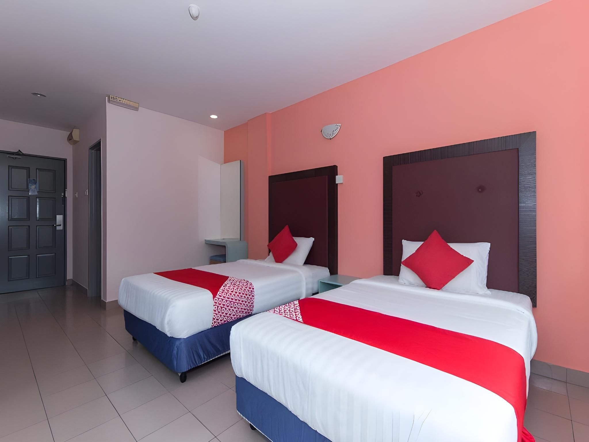 S2 Hotel Standard Twin Room 3