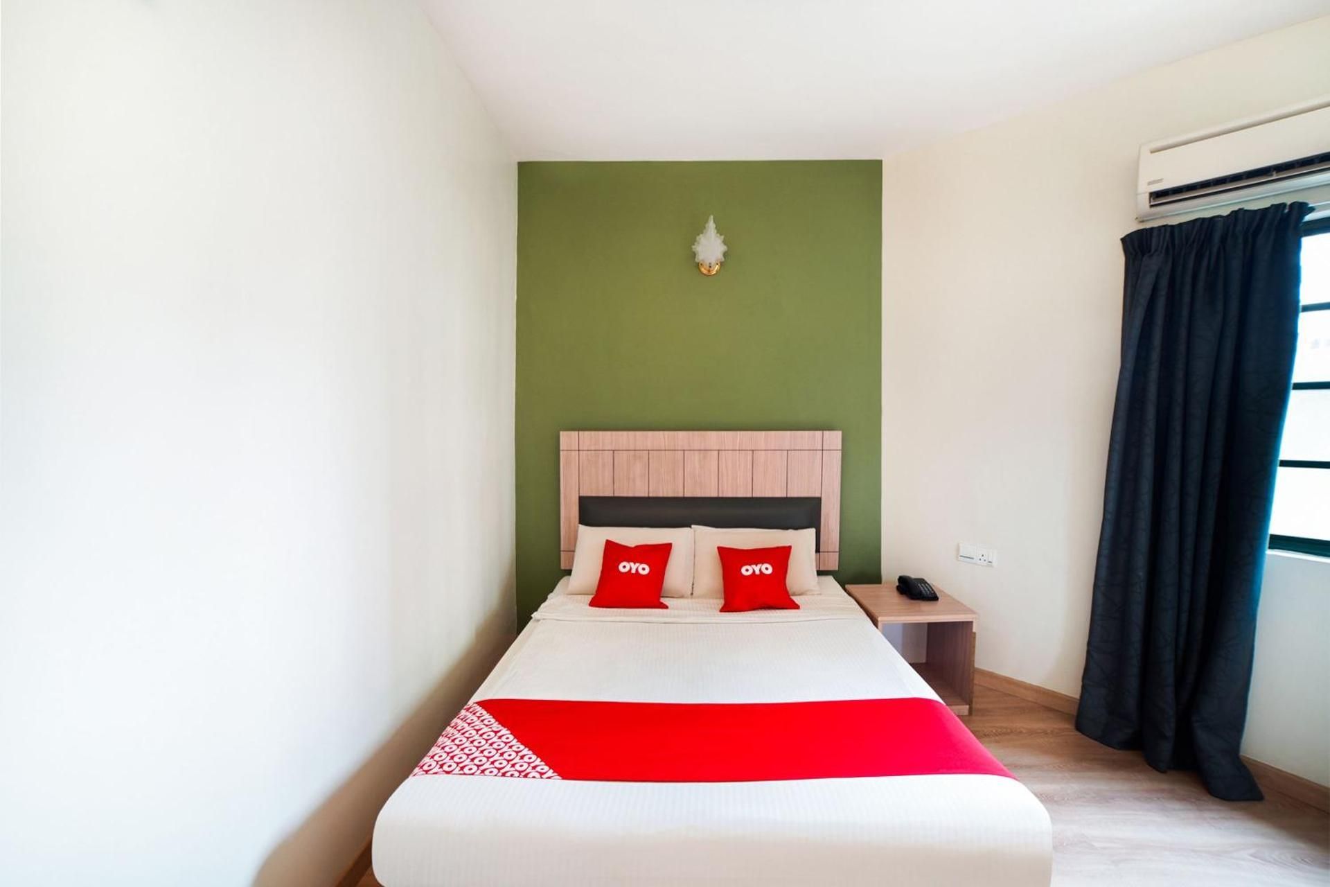 Deluxe Queen Room