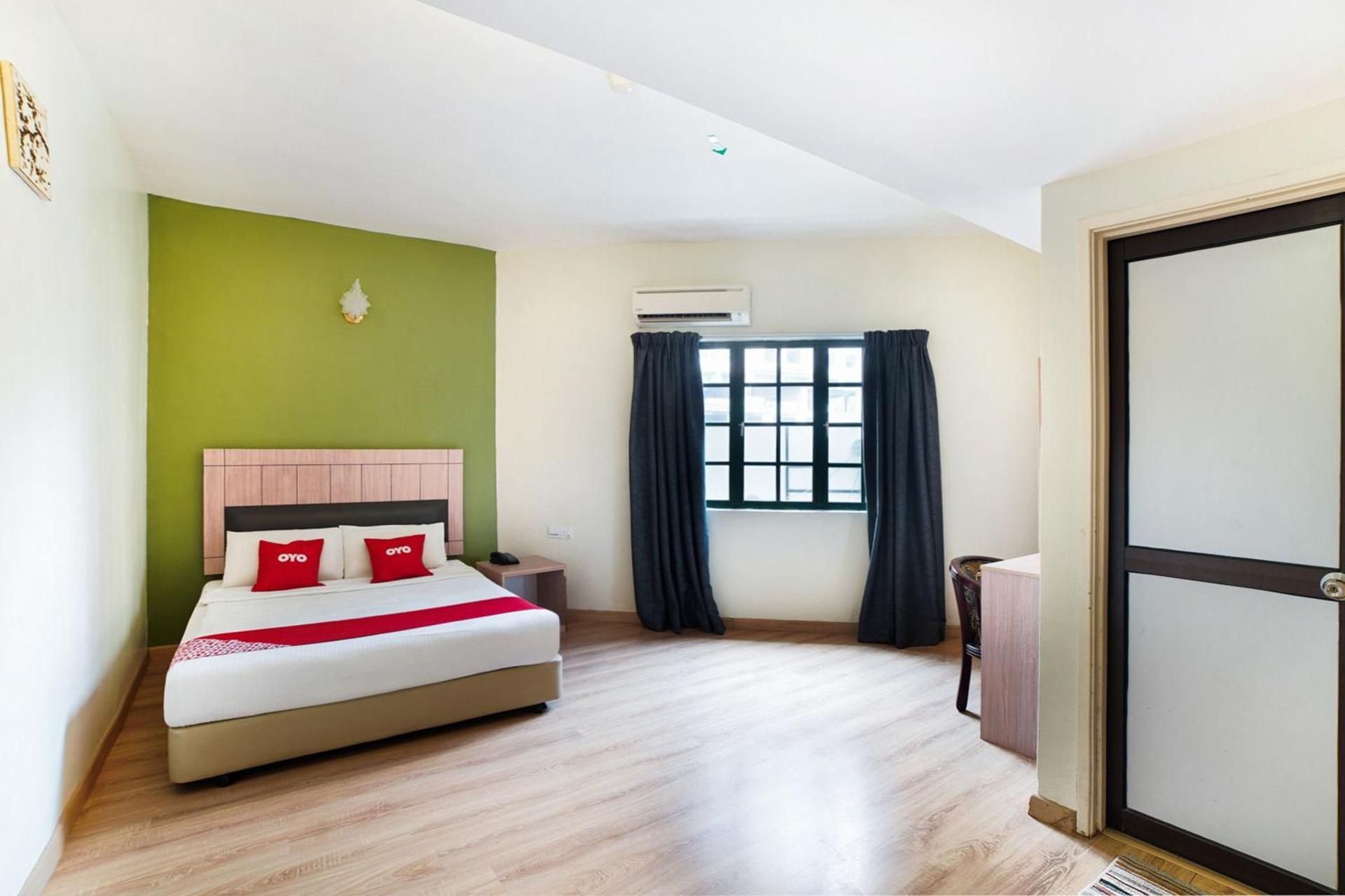 Deluxe Queen Room