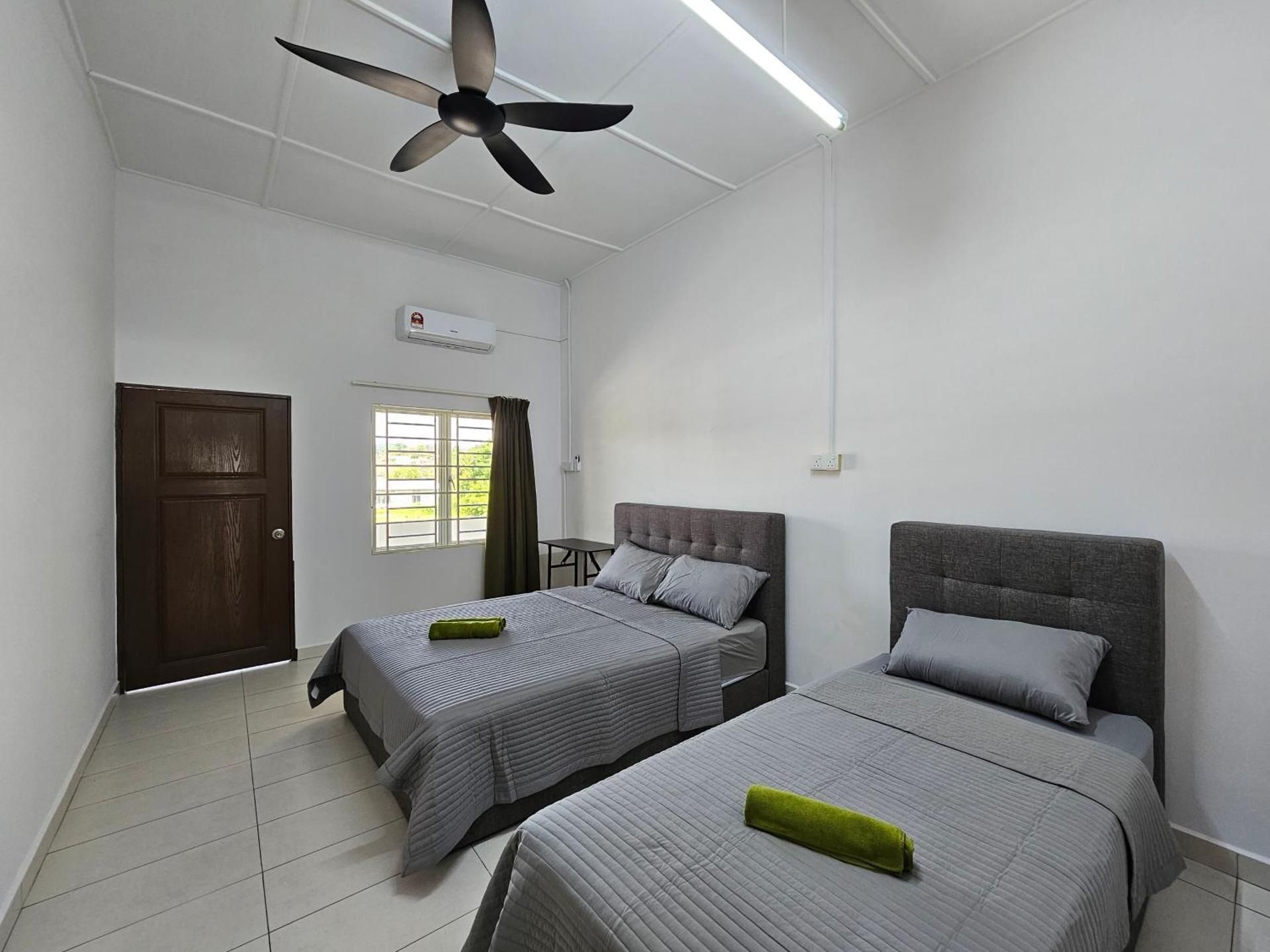 Triple Room with Shared Bathroom