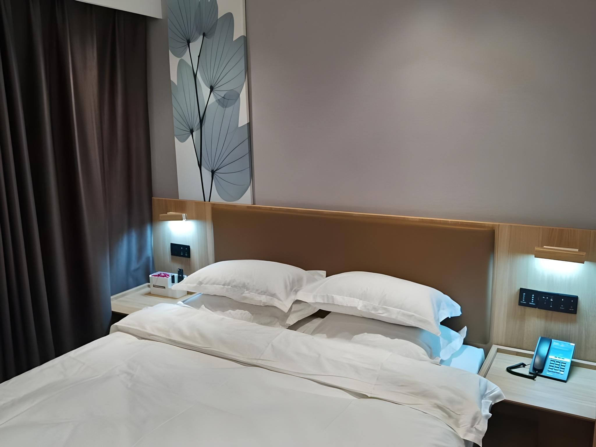 Business Queen Room