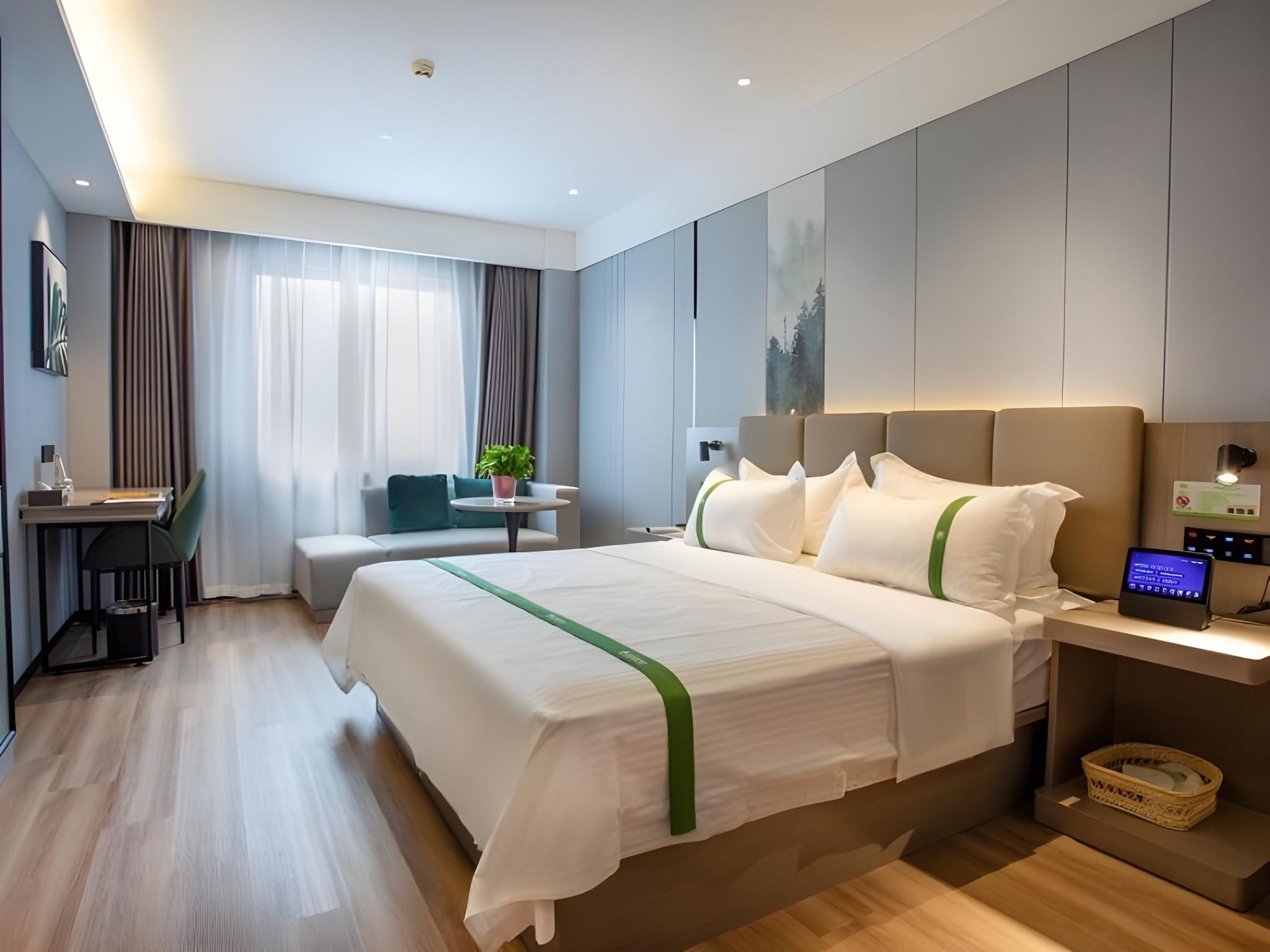 Queen Room with View