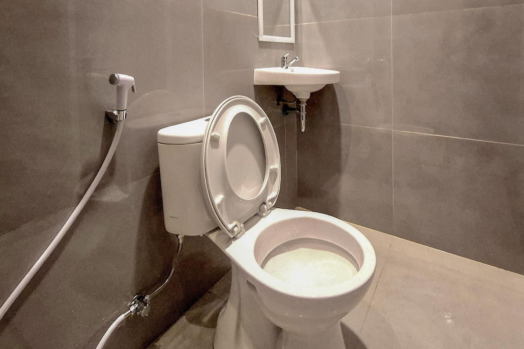 RedDoorz near Kampung Inggris Pare Deluxe Room 3