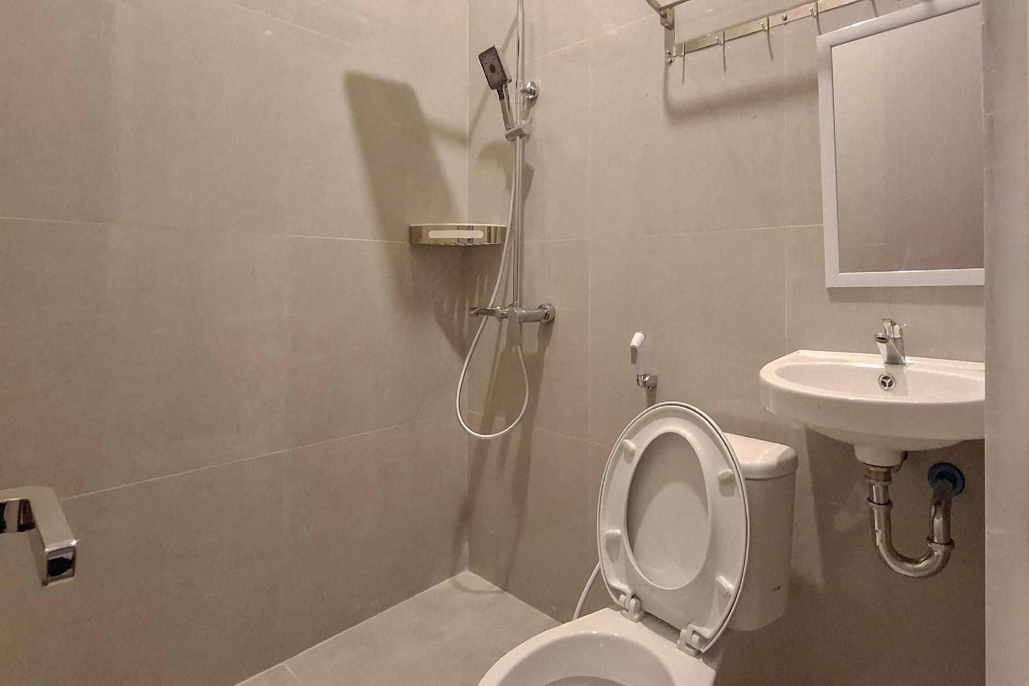 RedDoorz near Kampung Inggris Pare Family Room 3